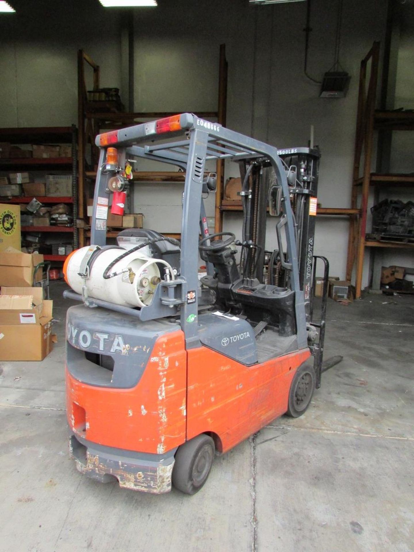 TOYOTA LPG FORKLIFT, MODEL 8FGCU15, 2,500 LB CAPACITY, 189" 3-STAGE MAST, 42" FORKS, SIDE SHIFT, - Image 6 of 13