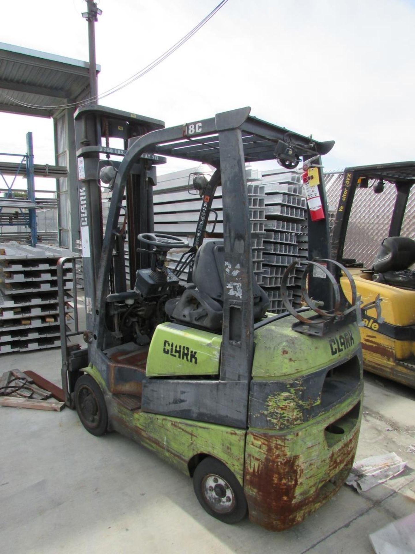 CLARK LPG FORKLIFT, MODEL C18CL, 2,750 LB CAPACITY, 213" 3-STAGE MAST, 42" FORKS, SIDE SHIFT, - Image 3 of 11