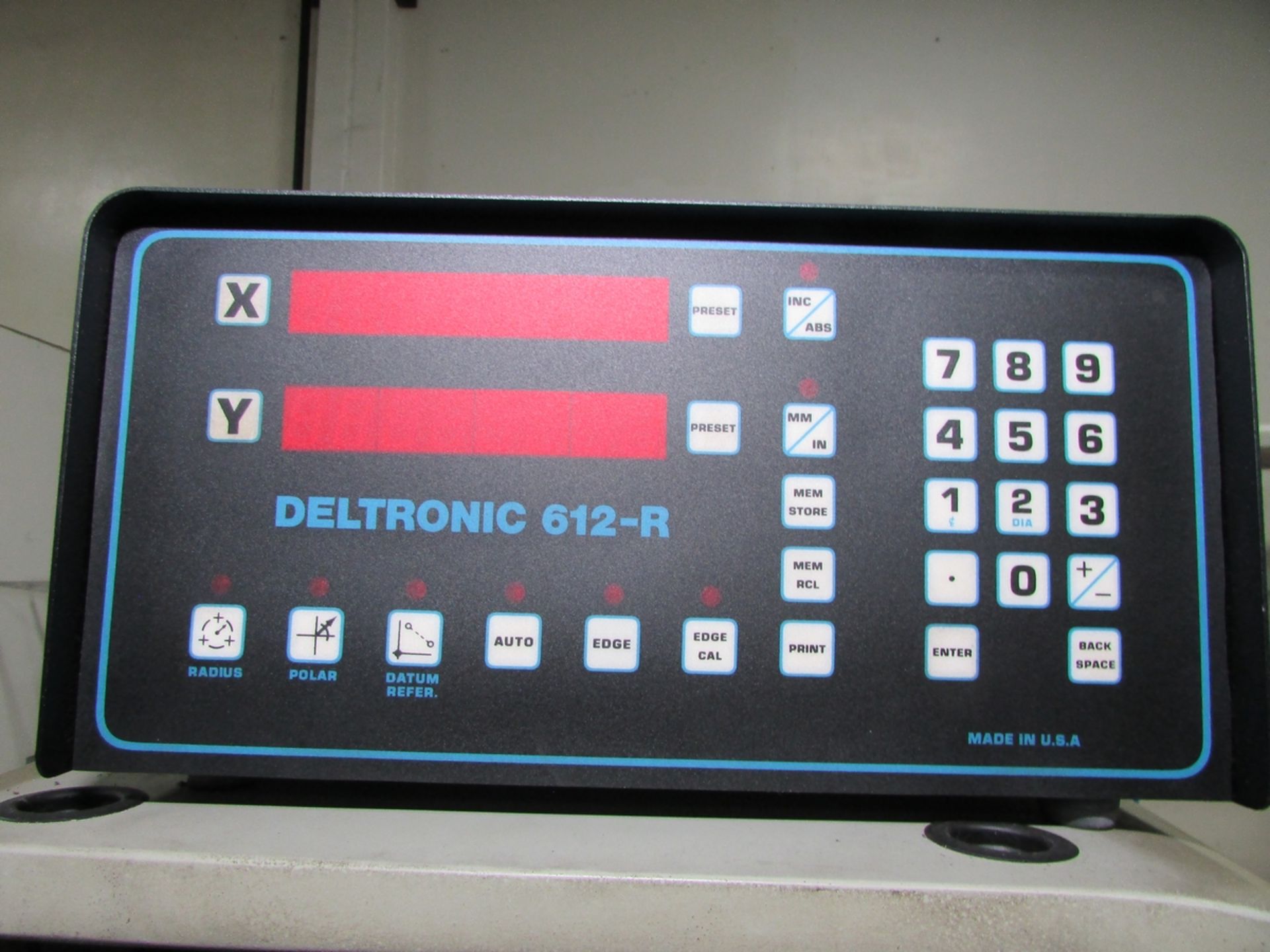 DELTRONIC 14" OPTICAL COMPARATOR, MODEL DH14, 15" X 5" TABLE, 10X OBJECTIVE LENS, DELTRONIC 612-R - Image 6 of 10