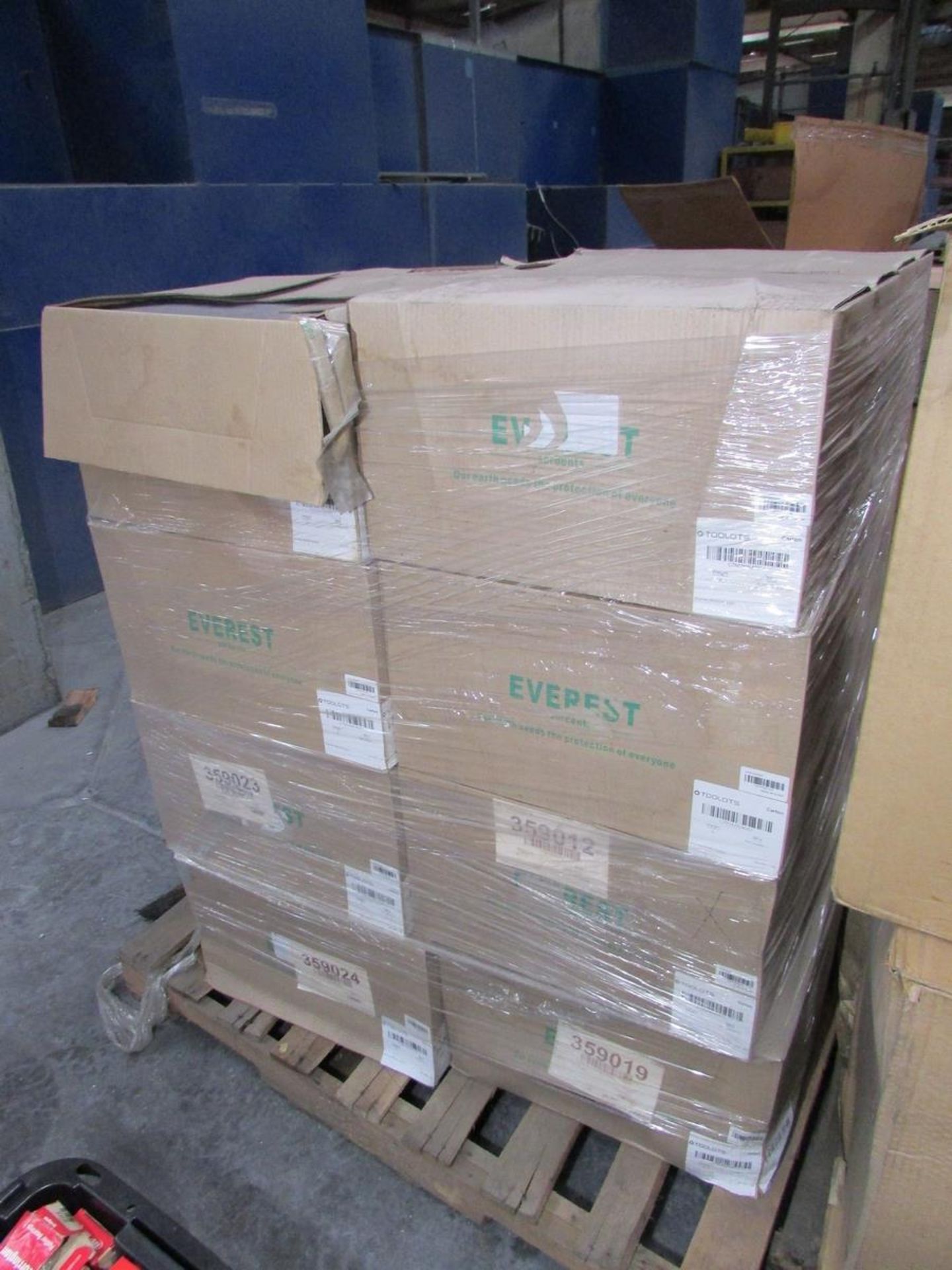 LOT - (2) PALLETS OF ASSORTED AIR & WATER FILTERS, W/ PALLET OF EVEREST OIL ABSORPTION PADS - Image 7 of 9