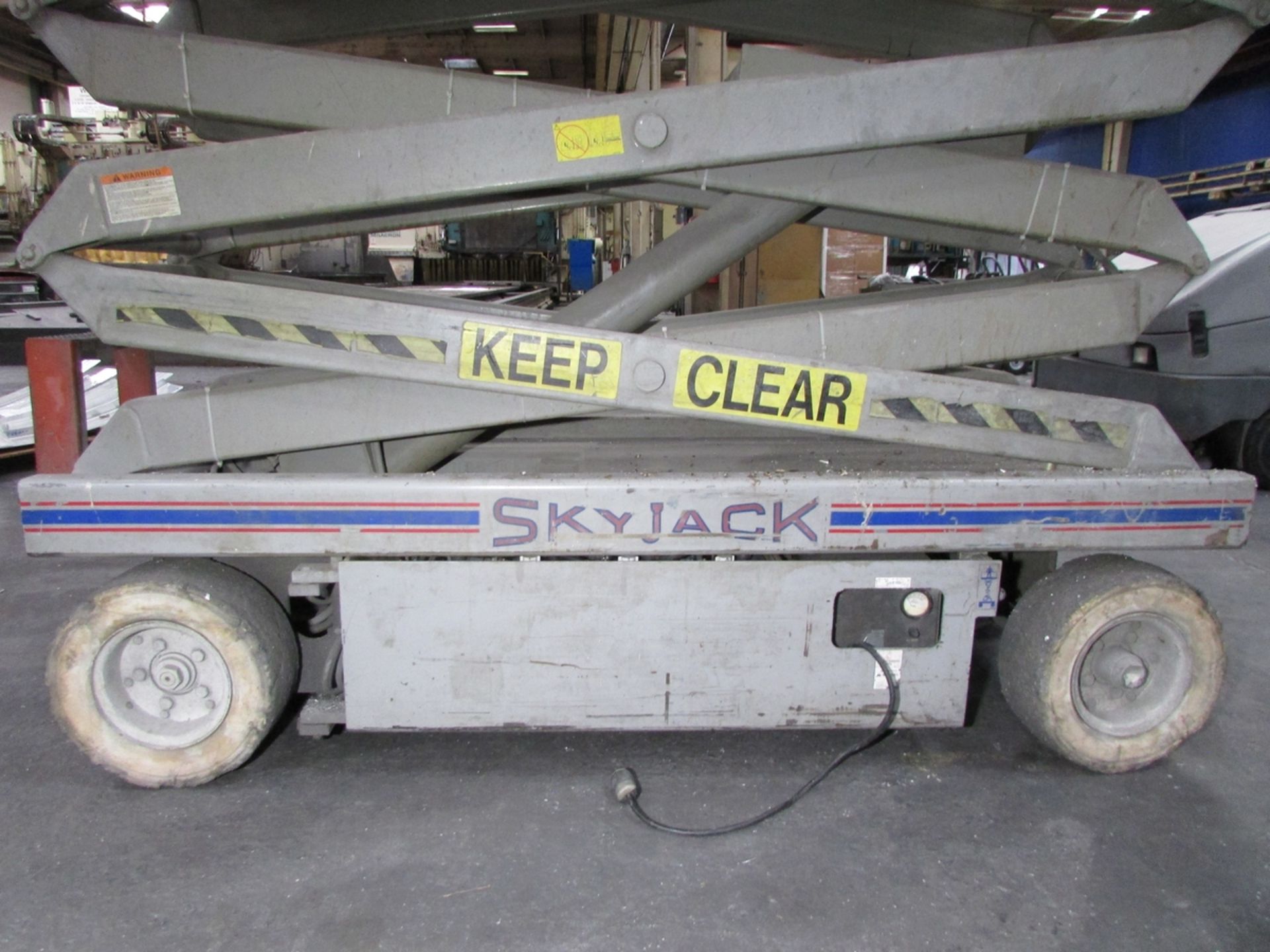 1996 SKYJACK ELECTRIC SCISSOR LIFT, MODEL SJIII 3220, 850 LB CAPACITY, 10' EXTENDED PLATFORM, S/N - Image 8 of 10