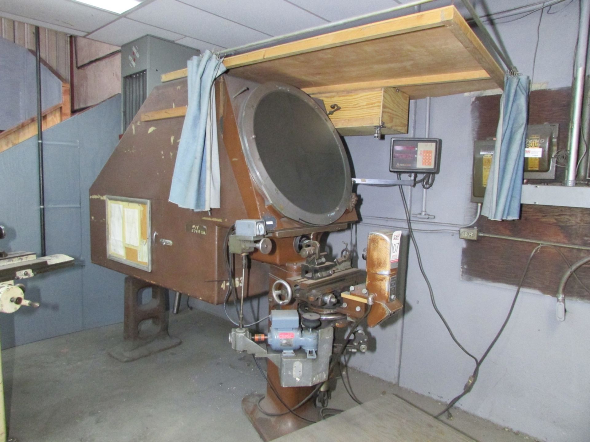 JONES & LAMSON 30" OPTICAL COMPARATOR, 20" X 6" TABLE, 20X OBJECTIVE LENS, ANILAM MINIWIZARD DRO,