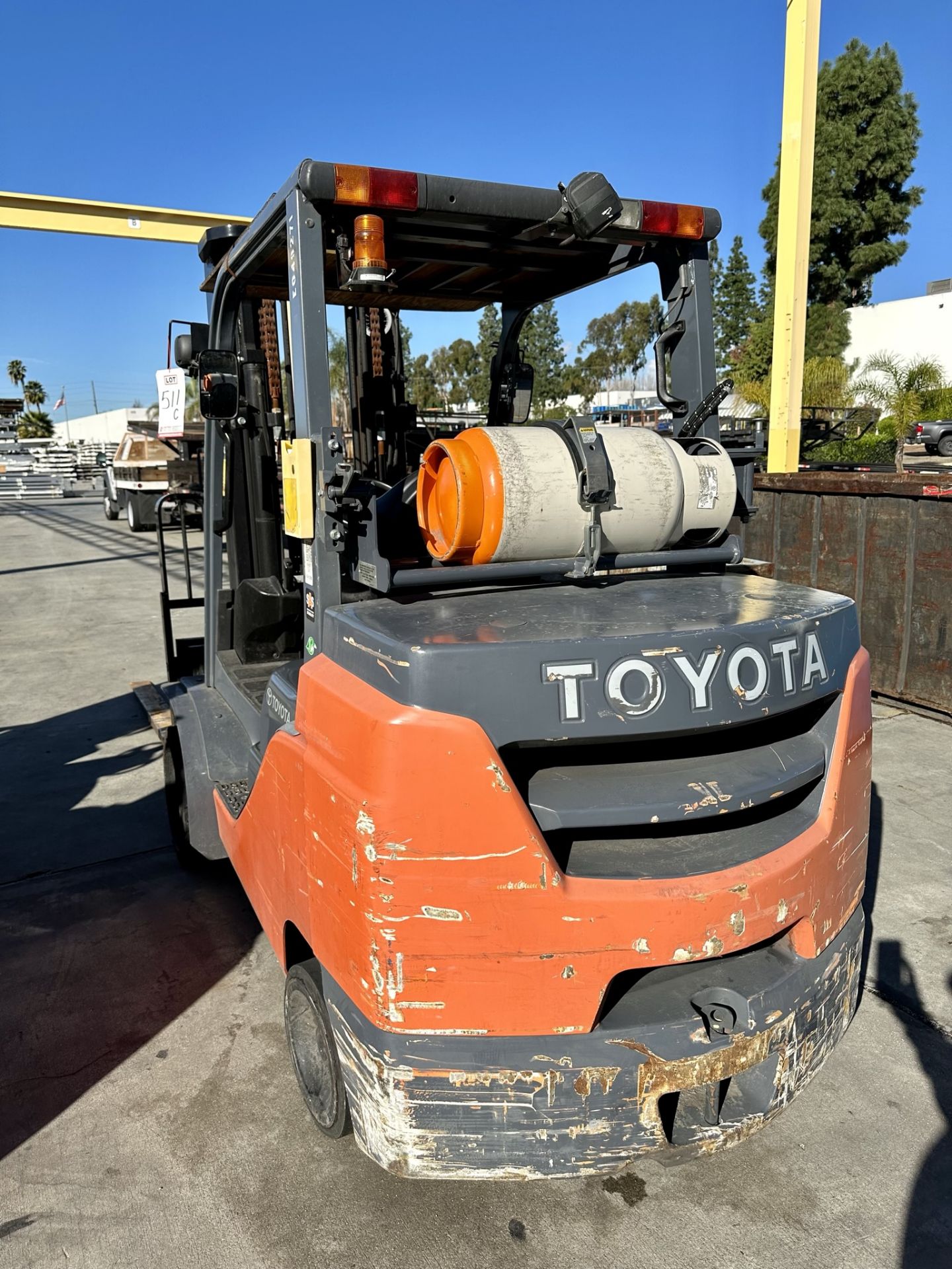 TOYOTA LPG FORKLIFT, MODEL 8FGC45U, 10,000 LB CAPACITY, 3-STAGE MAST, 94" FORKS, SIDE SHIFT, LOAD - Image 5 of 17