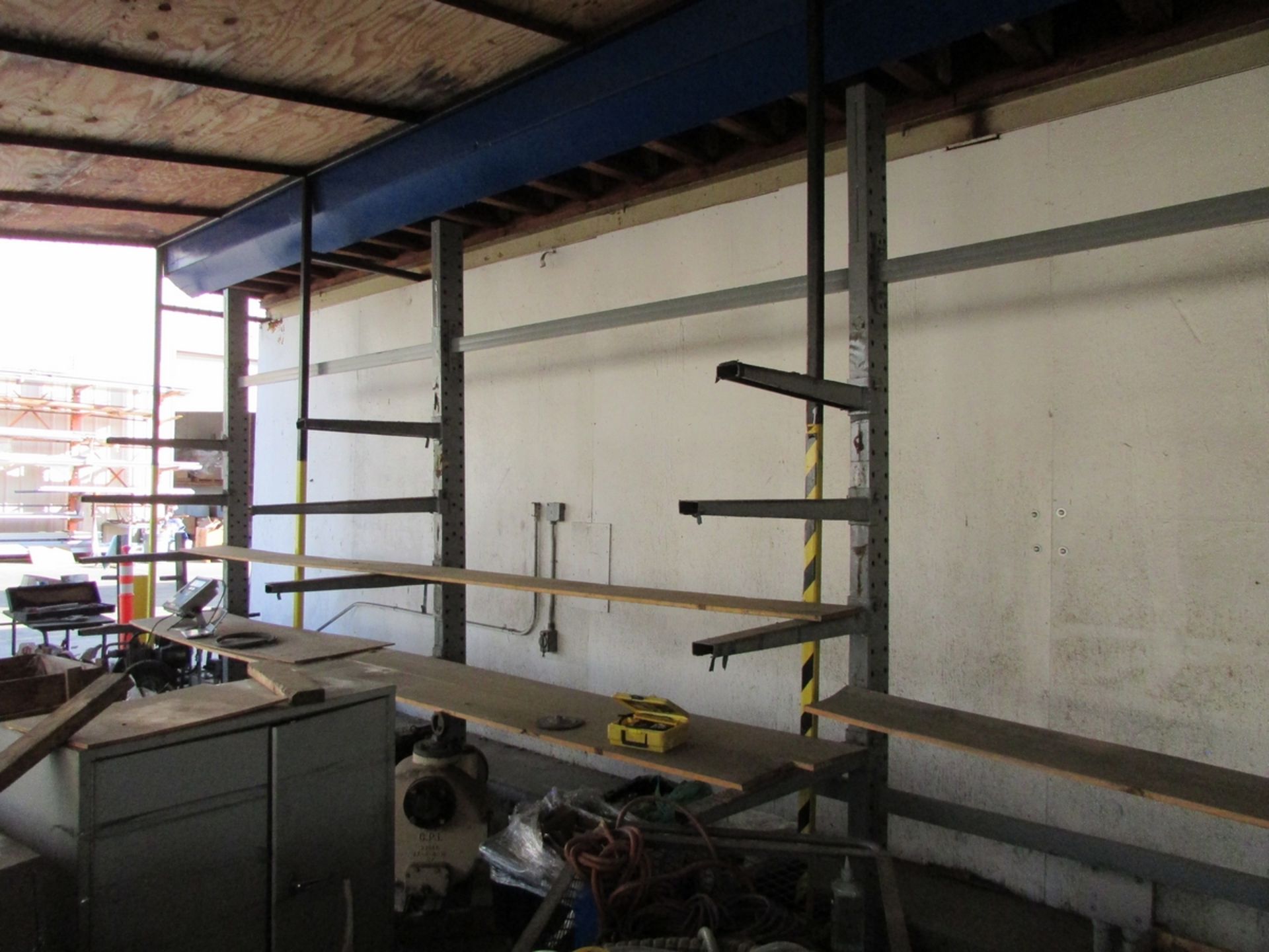 LOT - (9) SECTIONS OF ADJUSTABLE CANTILEVER RACKING, (10) 120" X 44" UPRIGHTS, 90" CROSSBEAMS, ( - Image 4 of 5