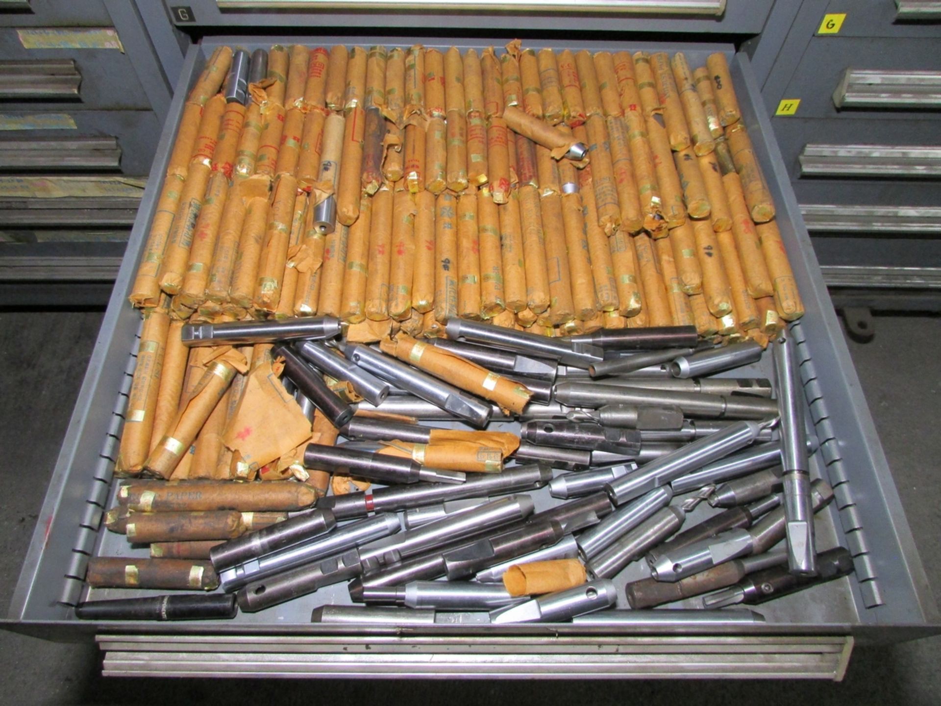 STANLEY VIDMAR 11-DRAWER HEAVY DUTY PARTS CABINET, W/ CONTENTS: ASSORTED HSS END MILLS, DRILLS, - Image 9 of 12