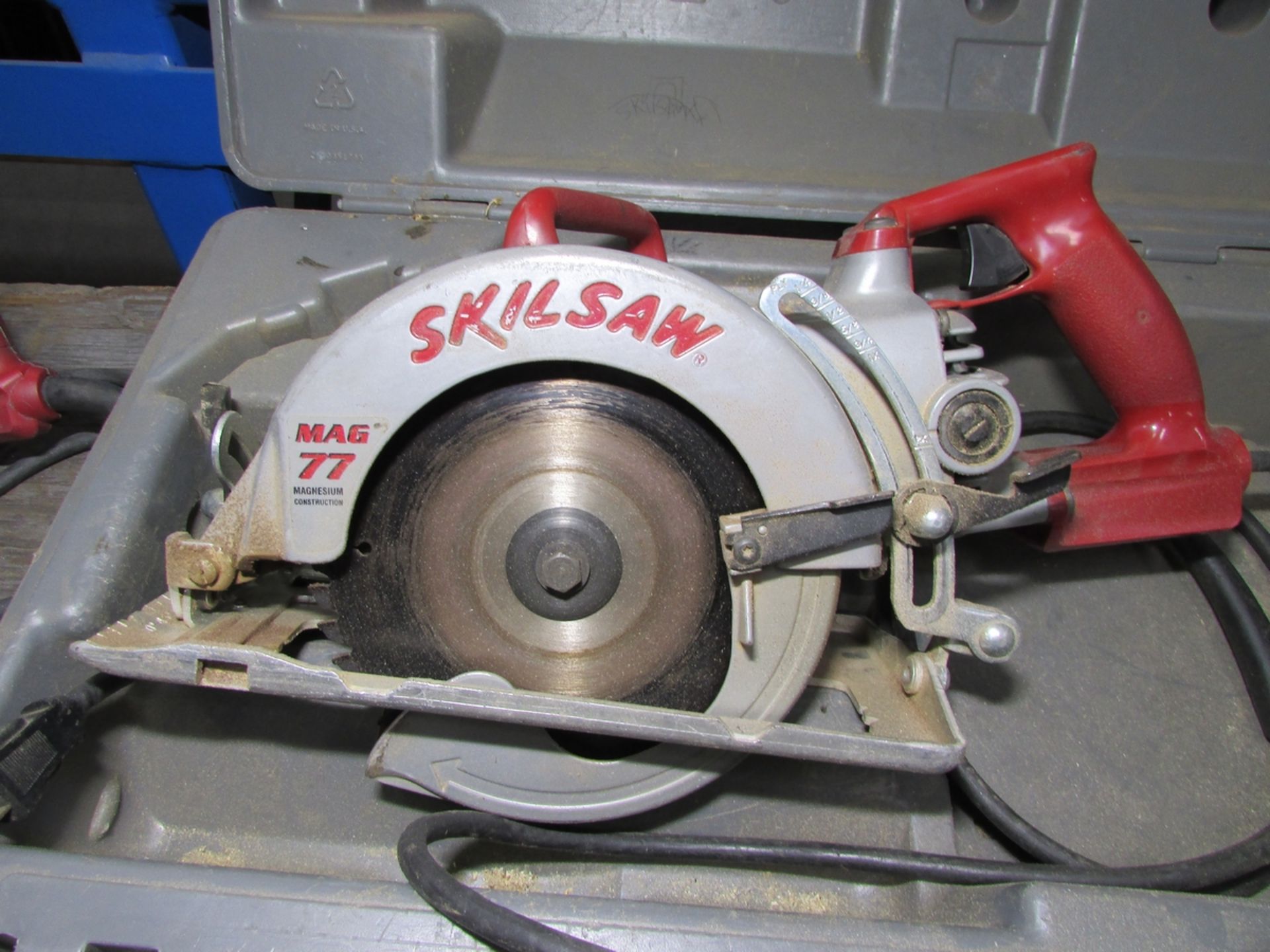 LOT - (2) SKILSAW 7-1/4" WORM DRIVE CIRCULAR SAWS: (1) HD77M, (1) SPT77WM - Image 2 of 3