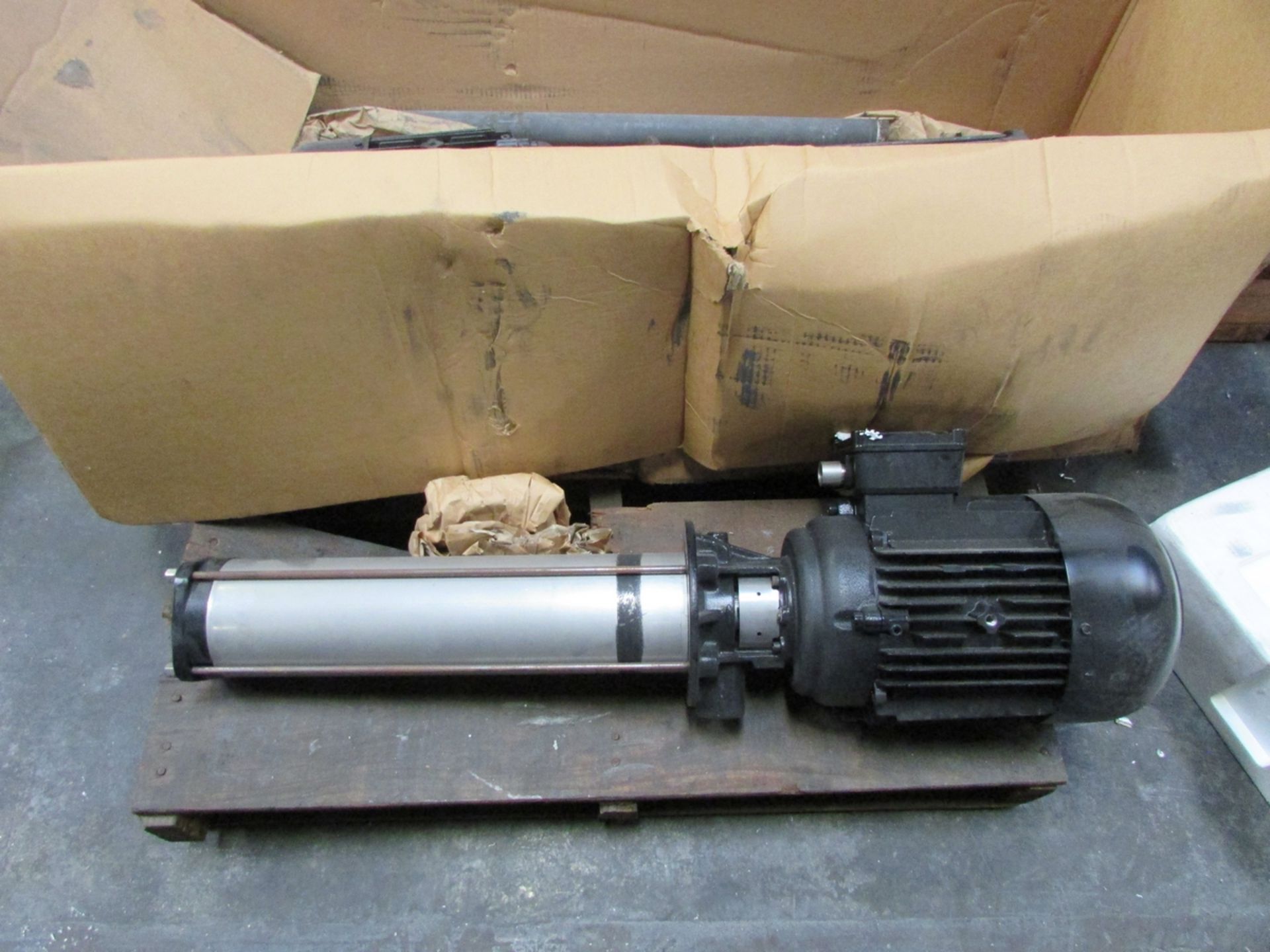 LOT - (7) ASSORTED PUMPS: (6) GRUNDFOS, (1) AMT 5239-98 SUMP PUMP - Image 8 of 8