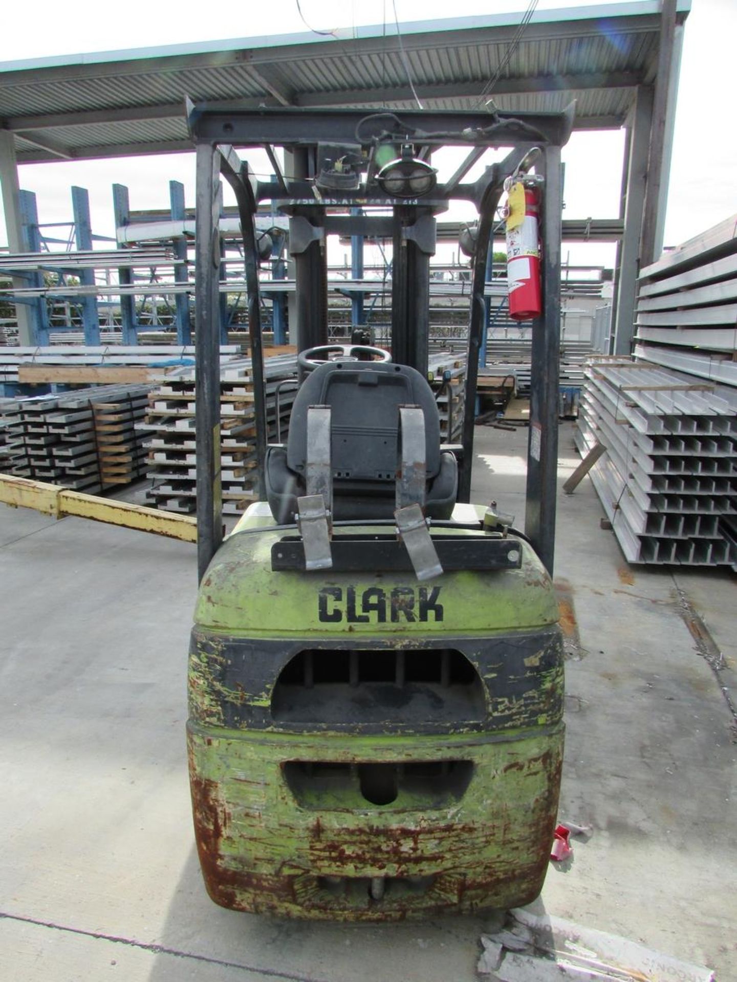 CLARK LPG FORKLIFT, MODEL C18CL, 2,750 LB CAPACITY, 213" 3-STAGE MAST, 42" FORKS, SIDE SHIFT, - Image 4 of 11