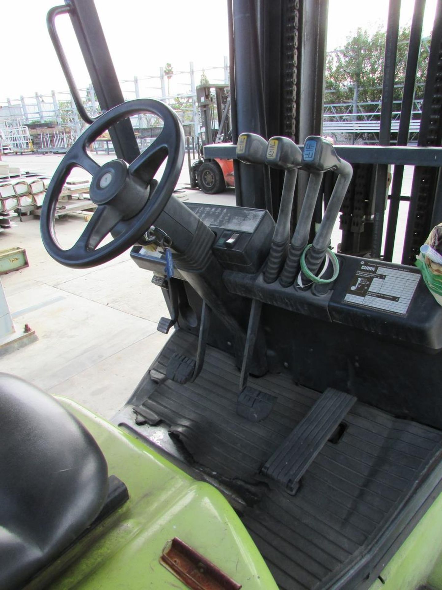 CLARK LPG FORKLIFT, MODEL CGC50L, 7,000 LB CAPACITY, 190" 3-STAGE MAST, 70" FORKS, SIDE SHIFT, SOLID - Image 8 of 12