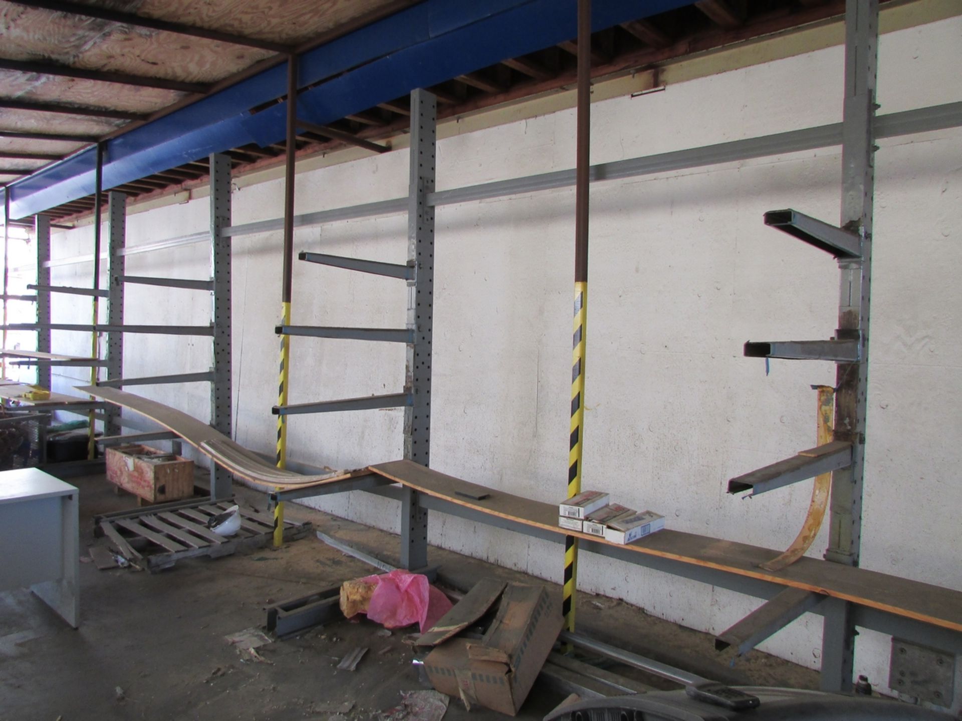 LOT - (9) SECTIONS OF ADJUSTABLE CANTILEVER RACKING, (10) 120" X 44" UPRIGHTS, 90" CROSSBEAMS, ( - Image 3 of 5