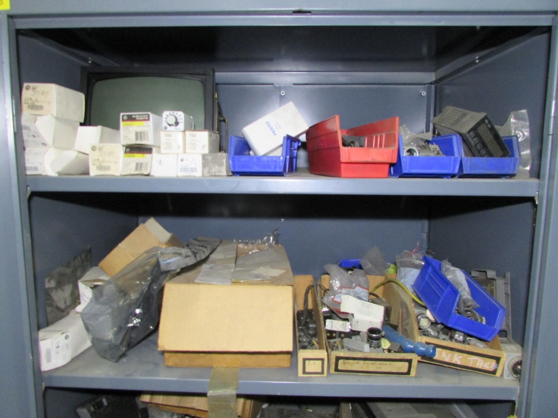 2-DOOR CABINET, W/ CONTENTS: ASSORTED MACHINE CONTROL BOARDS AND MISC. ELECTRICAL - Image 3 of 5