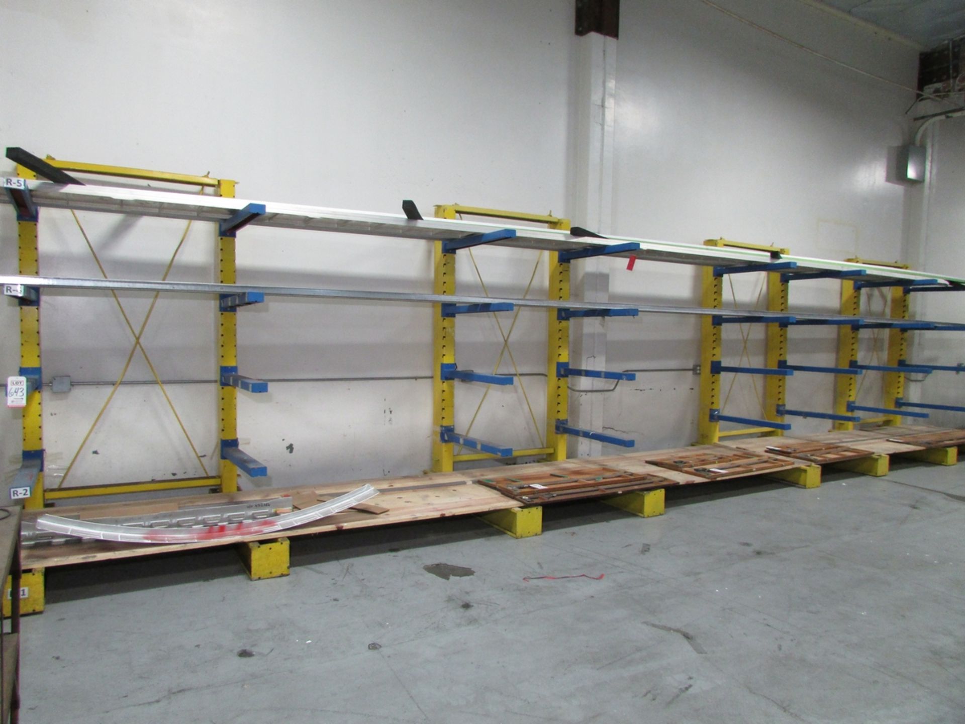 LOT - (4) SECTIONS OF ADJUSTABLE CANTILEVER RACKING, (8) 98" X 58" UPRIGHTS, 44" CROSSBEAMS, (32) - Image 4 of 4