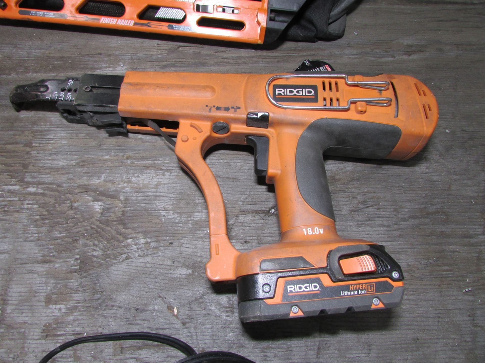 LOT - (4) CORDLESS ELECTRIC SCREW DRIVERS/NAIL GUNS: (1) RIDGID R250AF18 15 GAUGE FINISH NAILER, (2) - Image 3 of 6