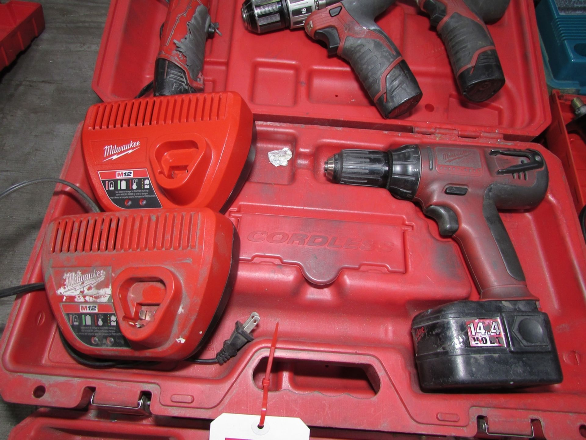 LOT - (8) CORDLESS ELECTRIC POWER TOOLS: (2) HILTI SF 181-A 1/2" ELECTRIC DRILL/DRIVER (NEEDS - Image 6 of 7