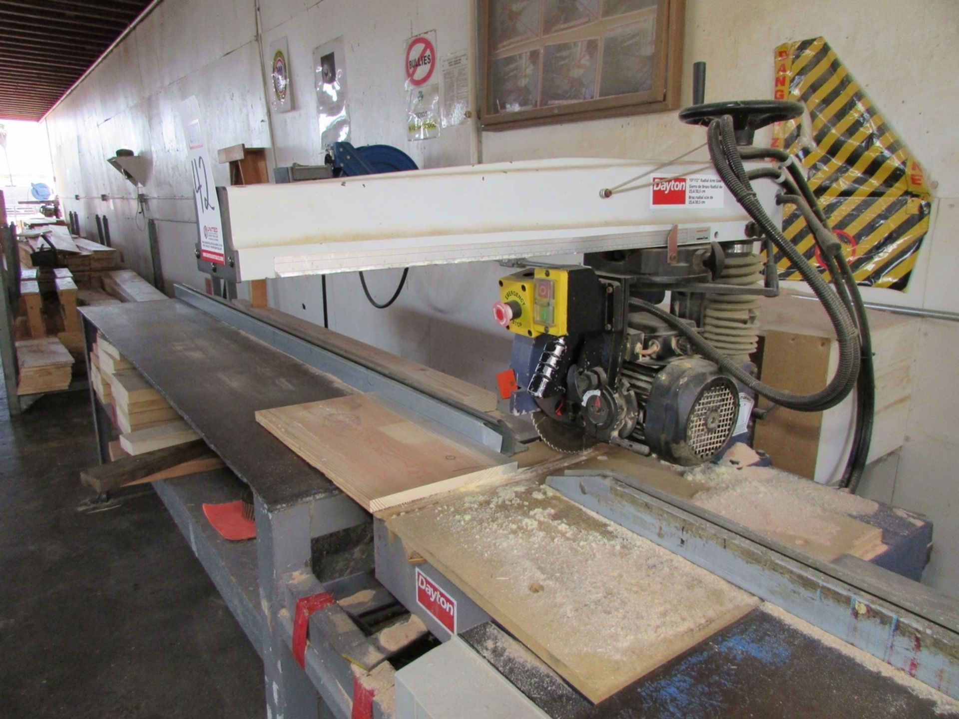 DAYTON 10"/12" RADIAL ARM SAW, MODEL 49G998A, 24" ARM, LASER CUTTING GUIDE, 18' X 2' STEEL CUTTING - Image 6 of 11