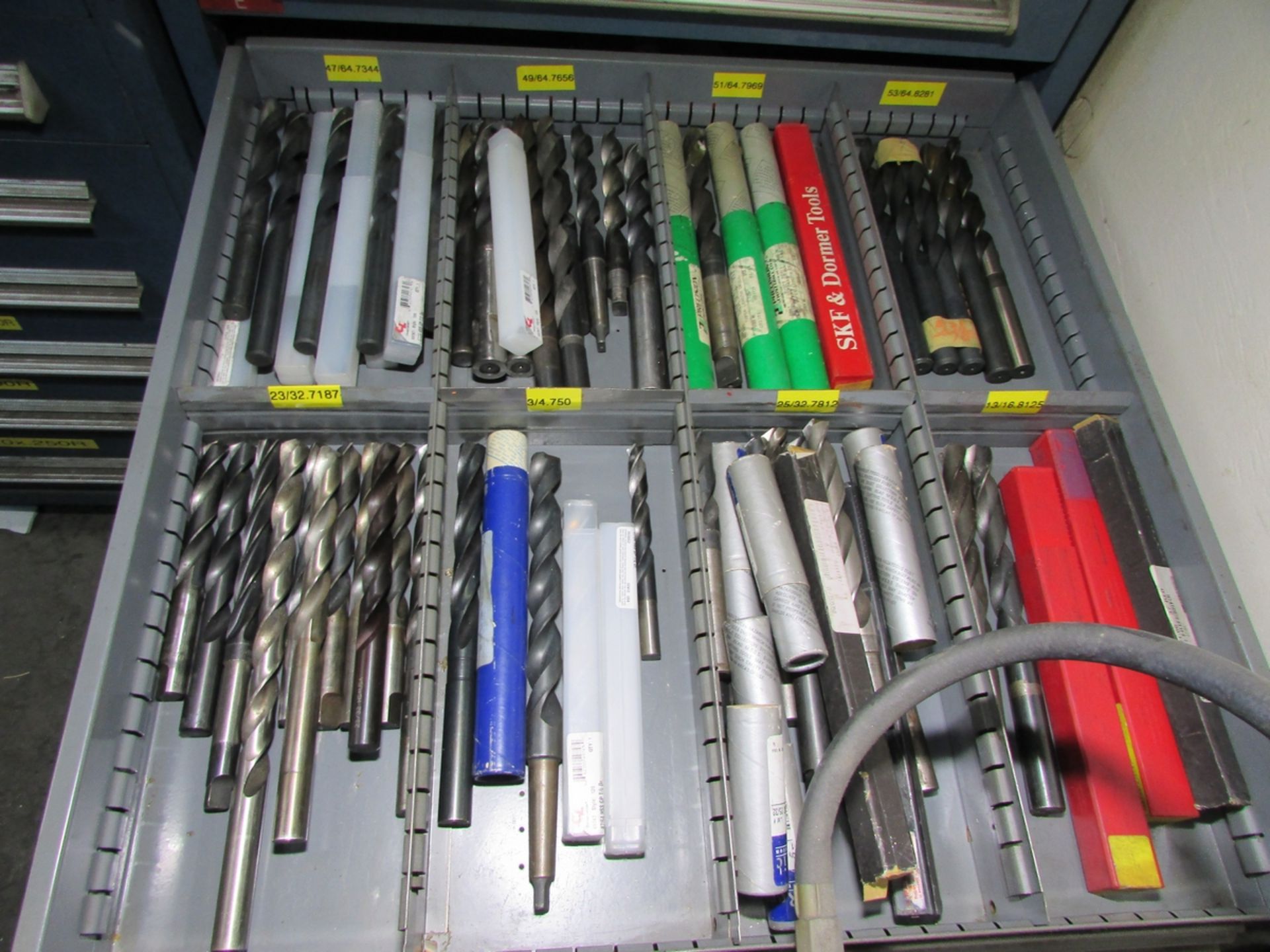 STANLEY VIDMAR 11-DRAWER HEAVY DUTY PARTS CABINET, W/ CONTENTS: ASSORTED HSS DRILLS AND MILLS - Image 7 of 11