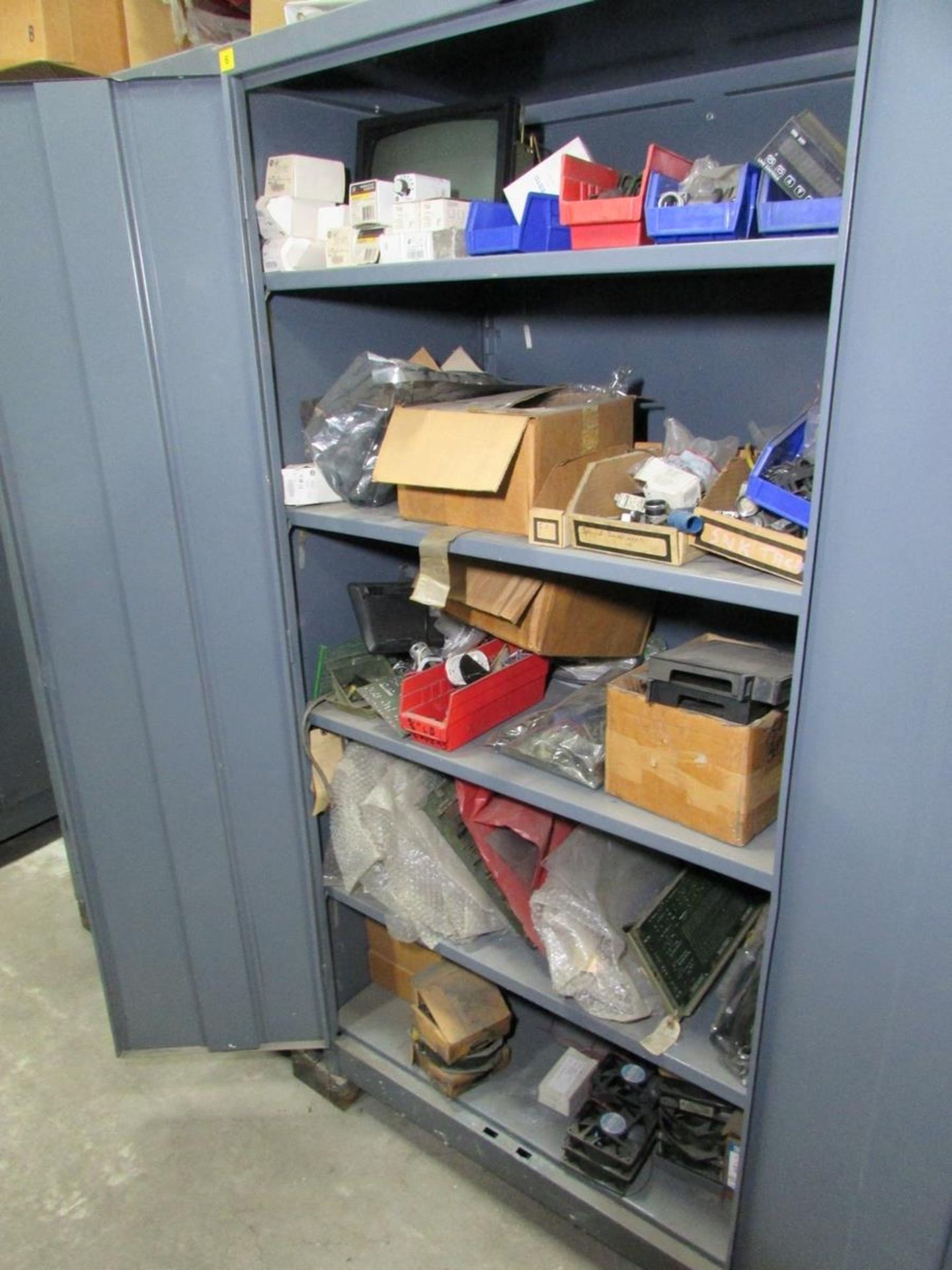 2-DOOR CABINET, W/ CONTENTS: ASSORTED MACHINE CONTROL BOARDS AND MISC. ELECTRICAL - Image 2 of 5