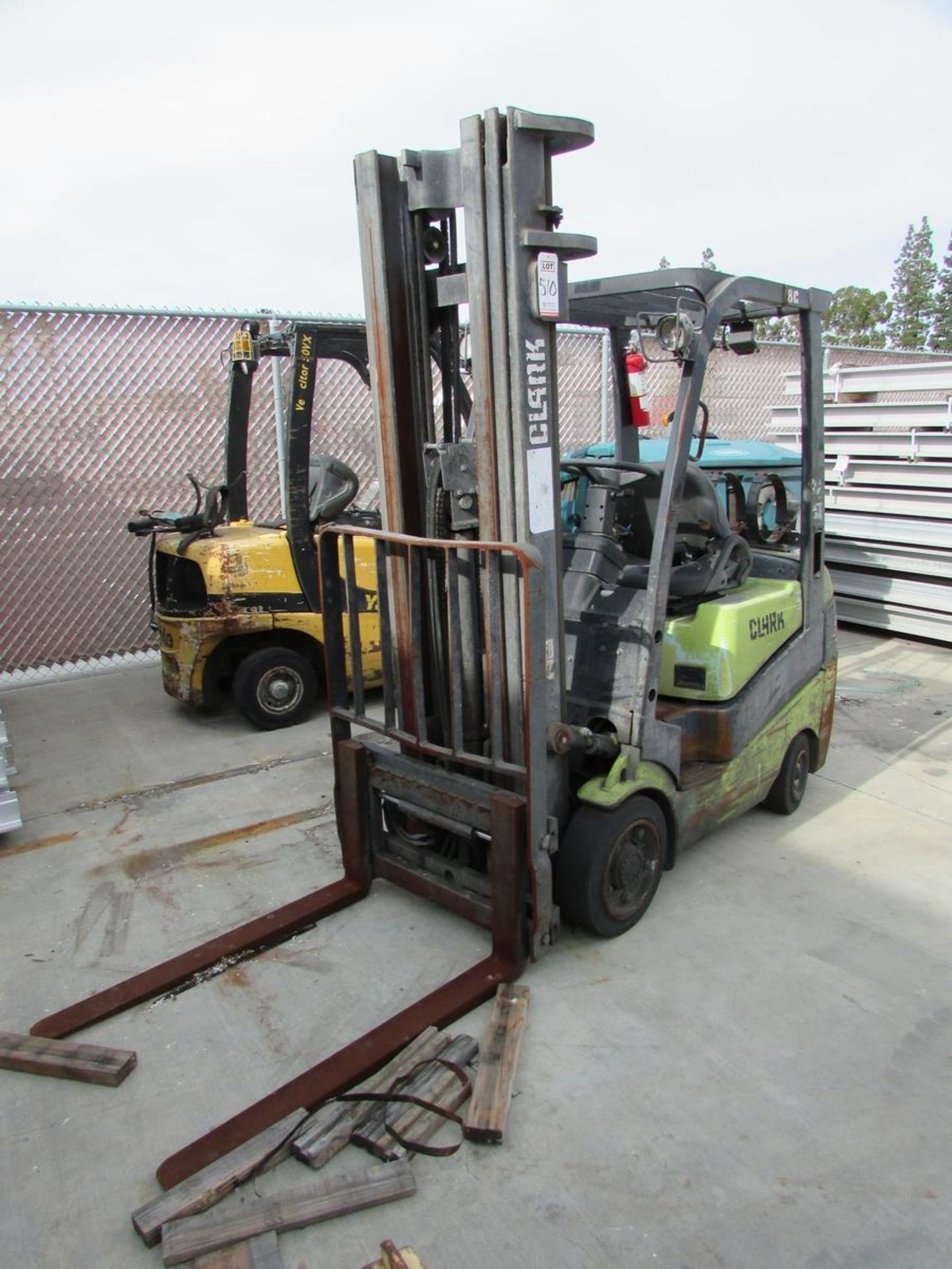 CLARK LPG FORKLIFT, MODEL C18CL, 2,750 LB CAPACITY, 213" 3-STAGE MAST, 42" FORKS, SIDE SHIFT,