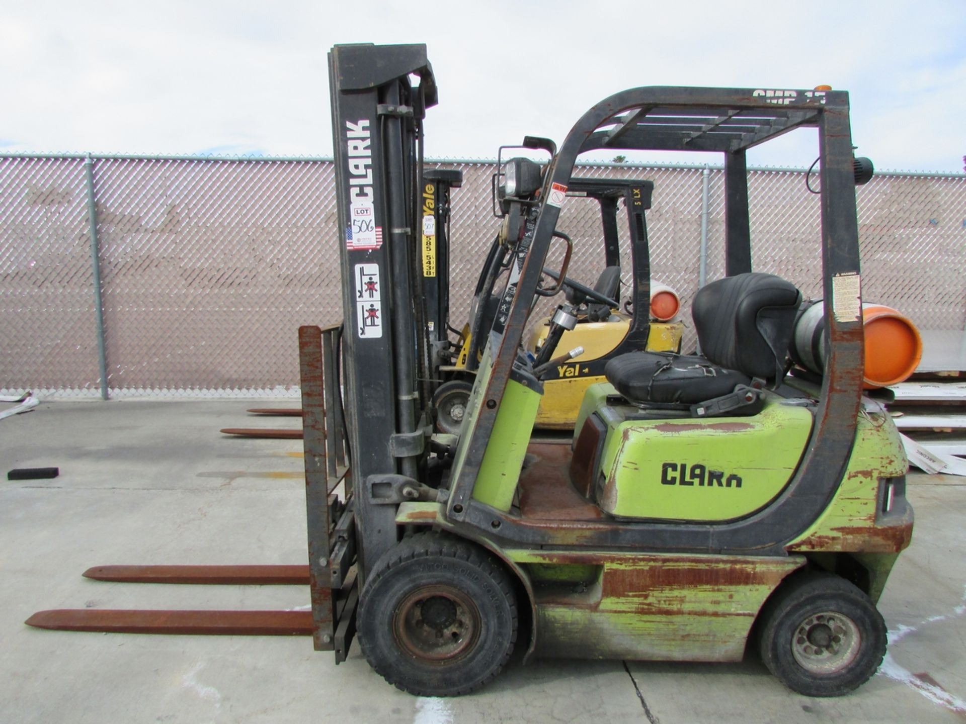 CLARK LPG FORKLIFT, MODEL CMP15, 2,235 LB CAPACITY, 189" 3-STAGE MAST, 48" FORKS, SIDE SHIFT, - Image 2 of 12