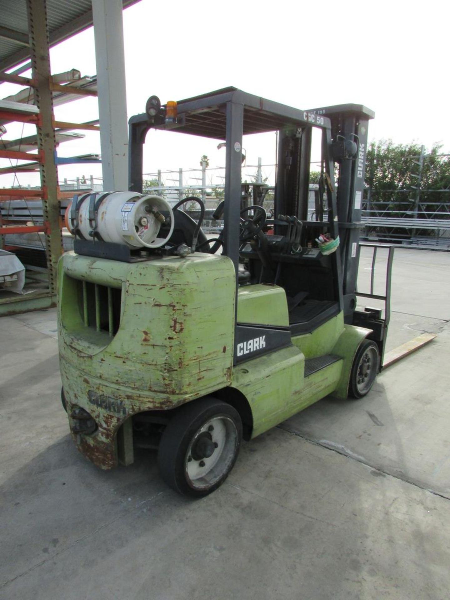 CLARK LPG FORKLIFT, MODEL CGC50L, 7,000 LB CAPACITY, 190" 3-STAGE MAST, 70" FORKS, SIDE SHIFT, SOLID - Image 6 of 12