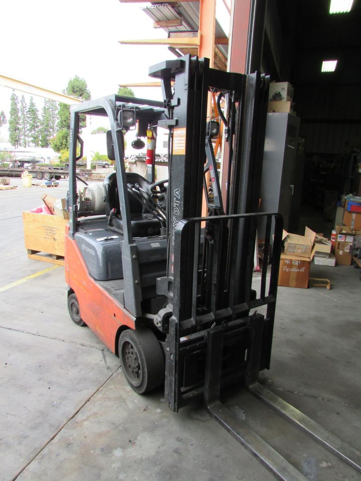 TOYOTA LPG FORKLIFT, MODEL 8FGCU15, 2,500 LB CAPACITY, 189" 3-STAGE MAST, 42" FORKS, SIDE SHIFT, - Image 10 of 13