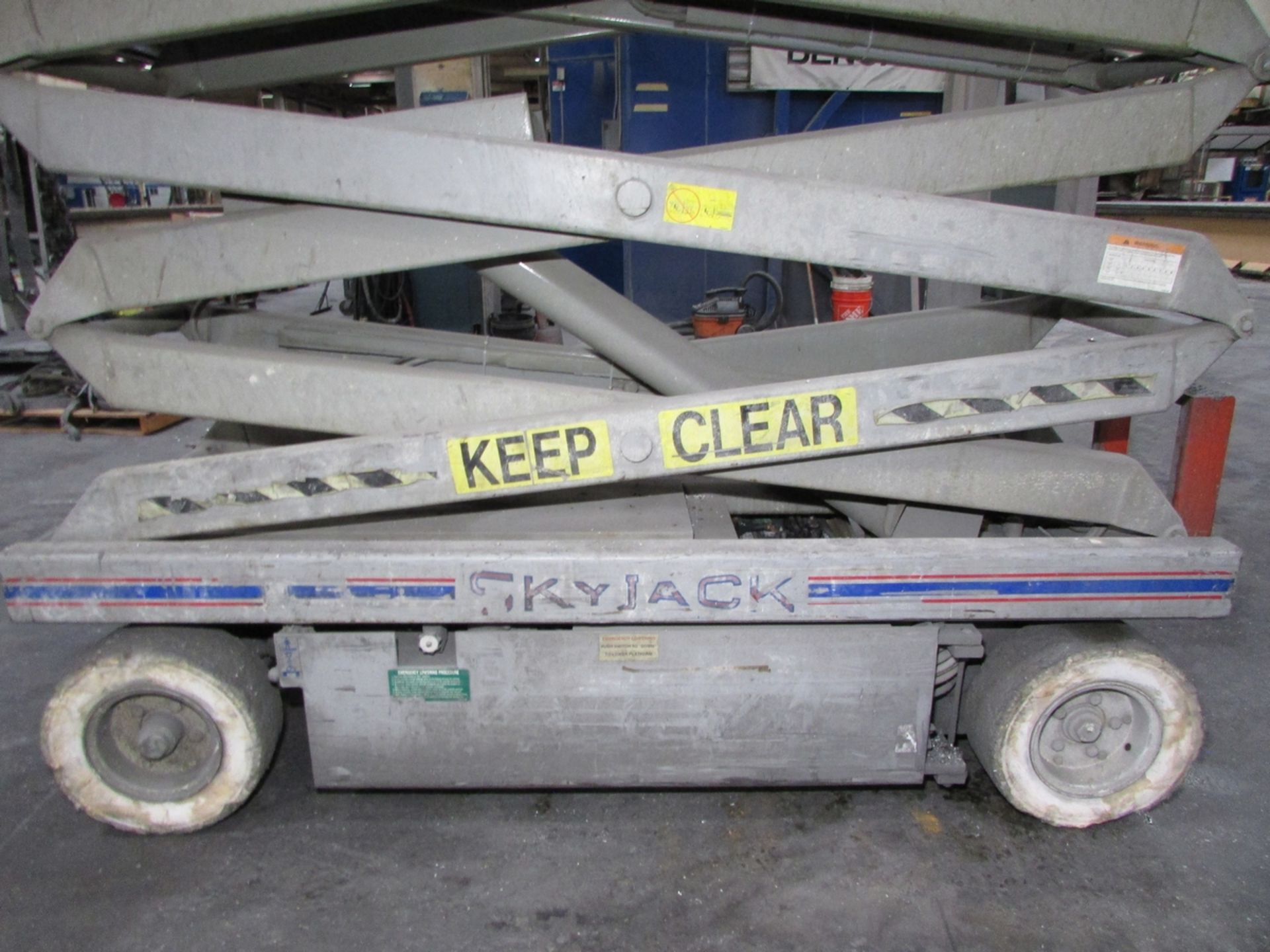 1996 SKYJACK ELECTRIC SCISSOR LIFT, MODEL SJIII 3220, 850 LB CAPACITY, 10' EXTENDED PLATFORM, S/N - Image 9 of 10