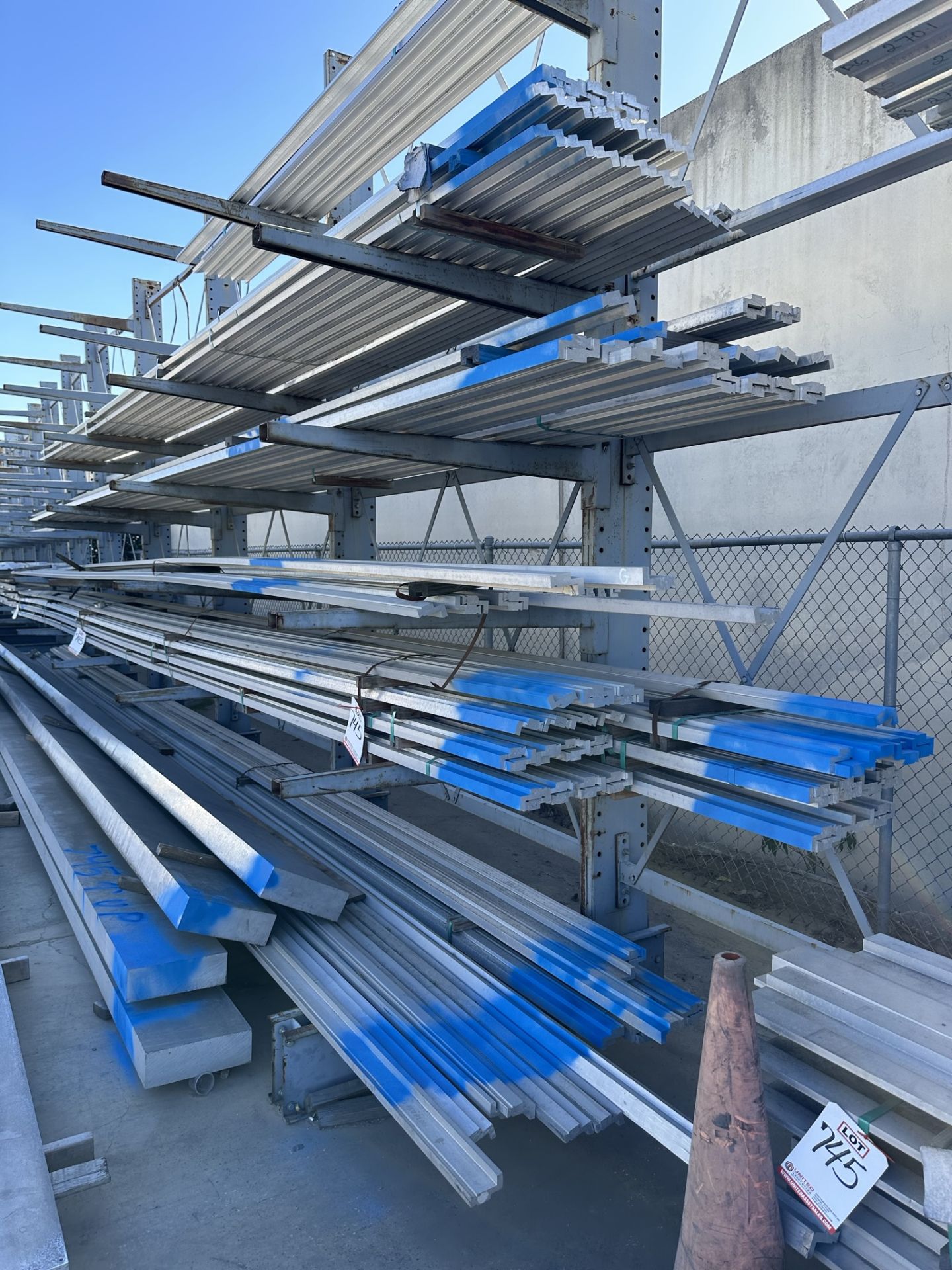 LOT - HUGE LOT OF ALUMINUM PLATE AND EXTRUSION, SEE PICTURES. DISCLAIMER: QUANTITIES AND DETAILS - Image 10 of 13