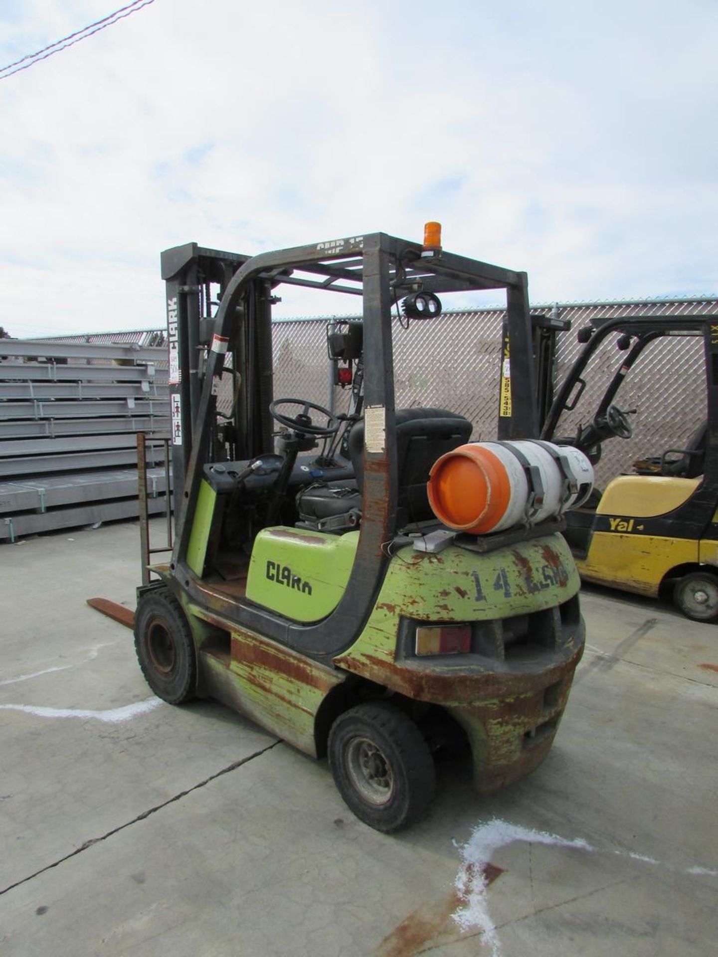 CLARK LPG FORKLIFT, MODEL CMP15, 2,235 LB CAPACITY, 189" 3-STAGE MAST, 48" FORKS, SIDE SHIFT, - Image 3 of 12