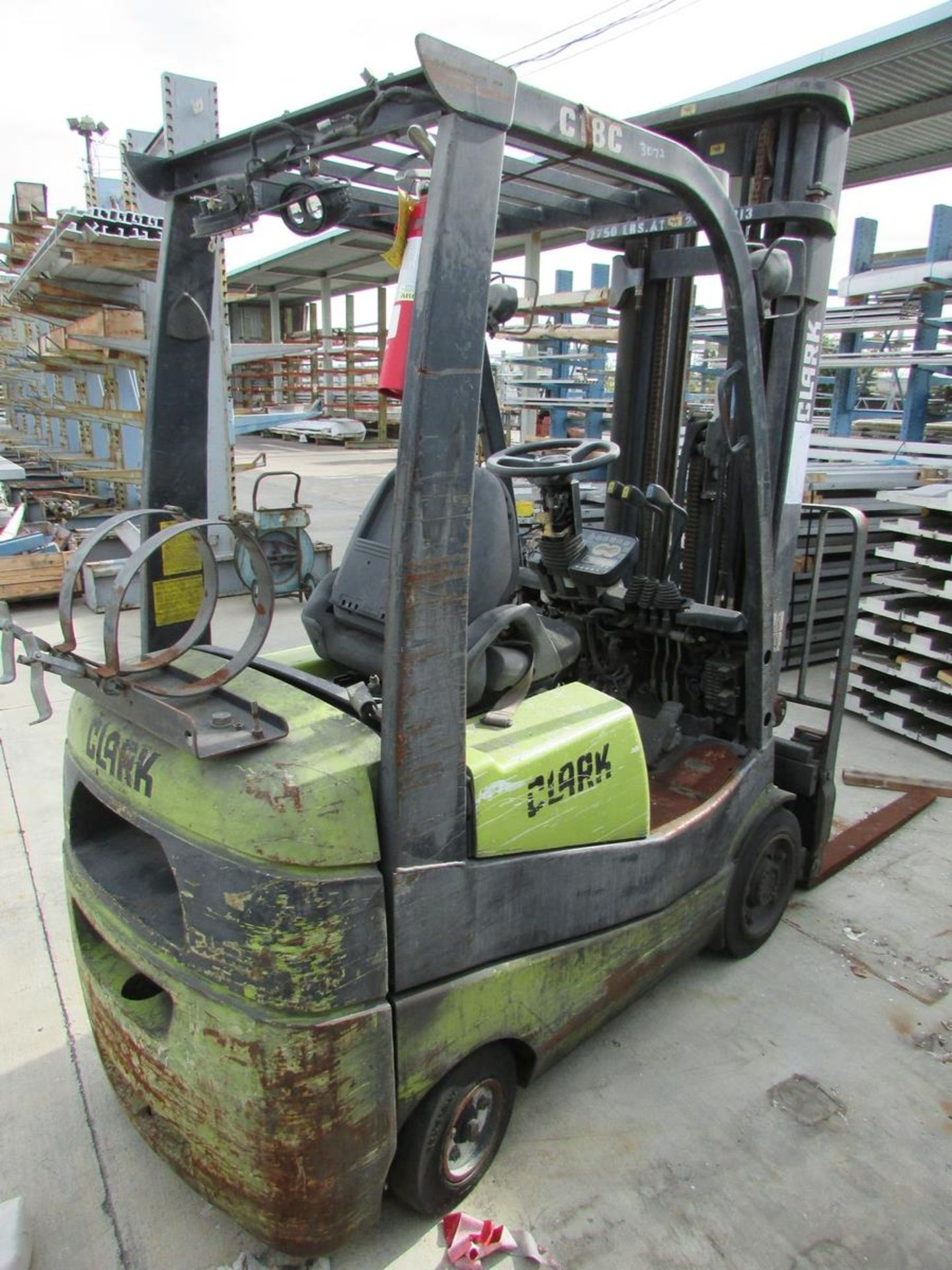 CLARK LPG FORKLIFT, MODEL C18CL, 2,750 LB CAPACITY, 213" 3-STAGE MAST, 42" FORKS, SIDE SHIFT, - Image 5 of 11