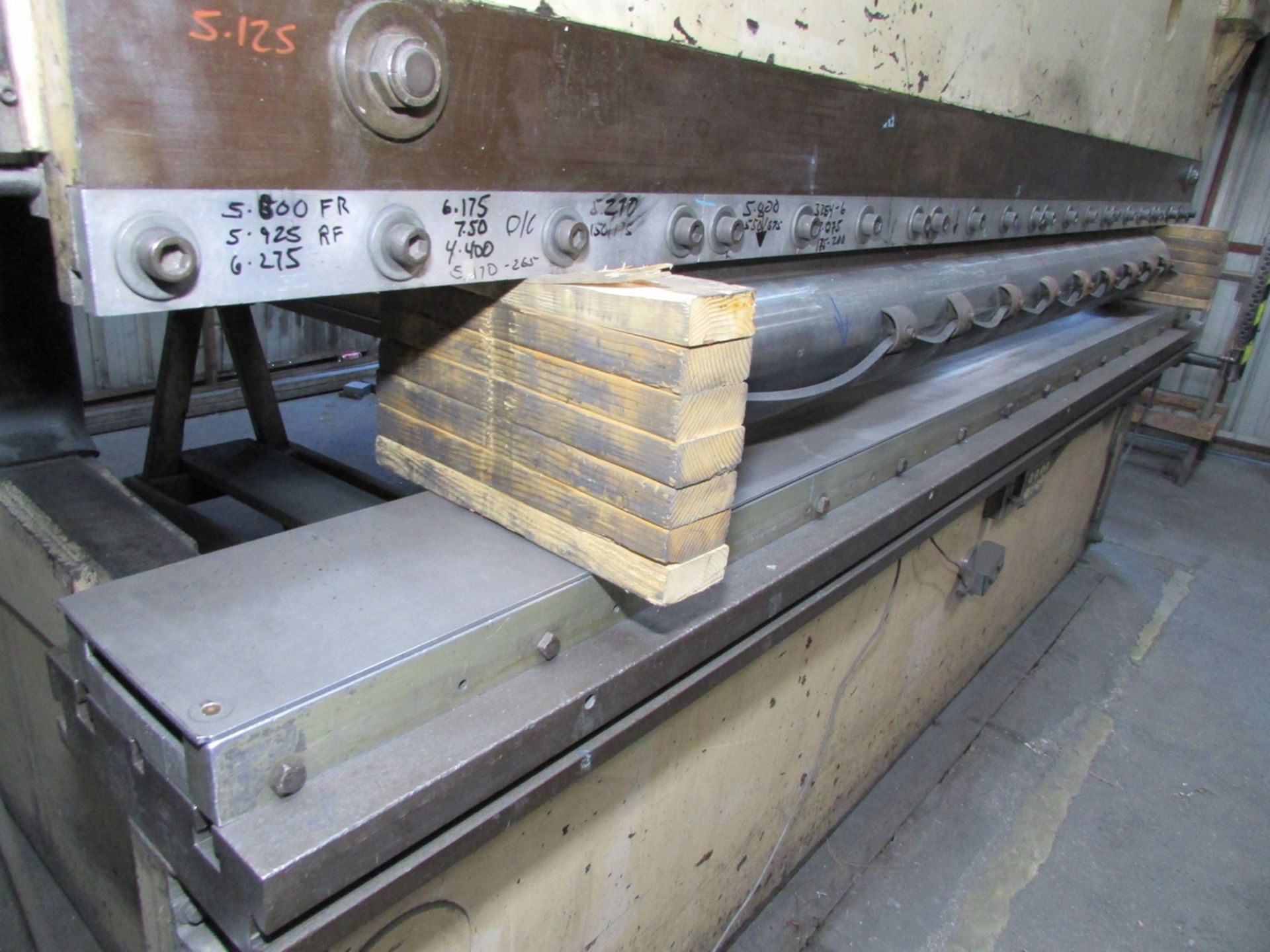 PACIFIC 200-TON HYDRAULIC PRESS BRAKE, MODEL 200-12, 10' X 1/4" BRAKING CAPACITY, 12' X 14" BED, 36" - Image 6 of 20