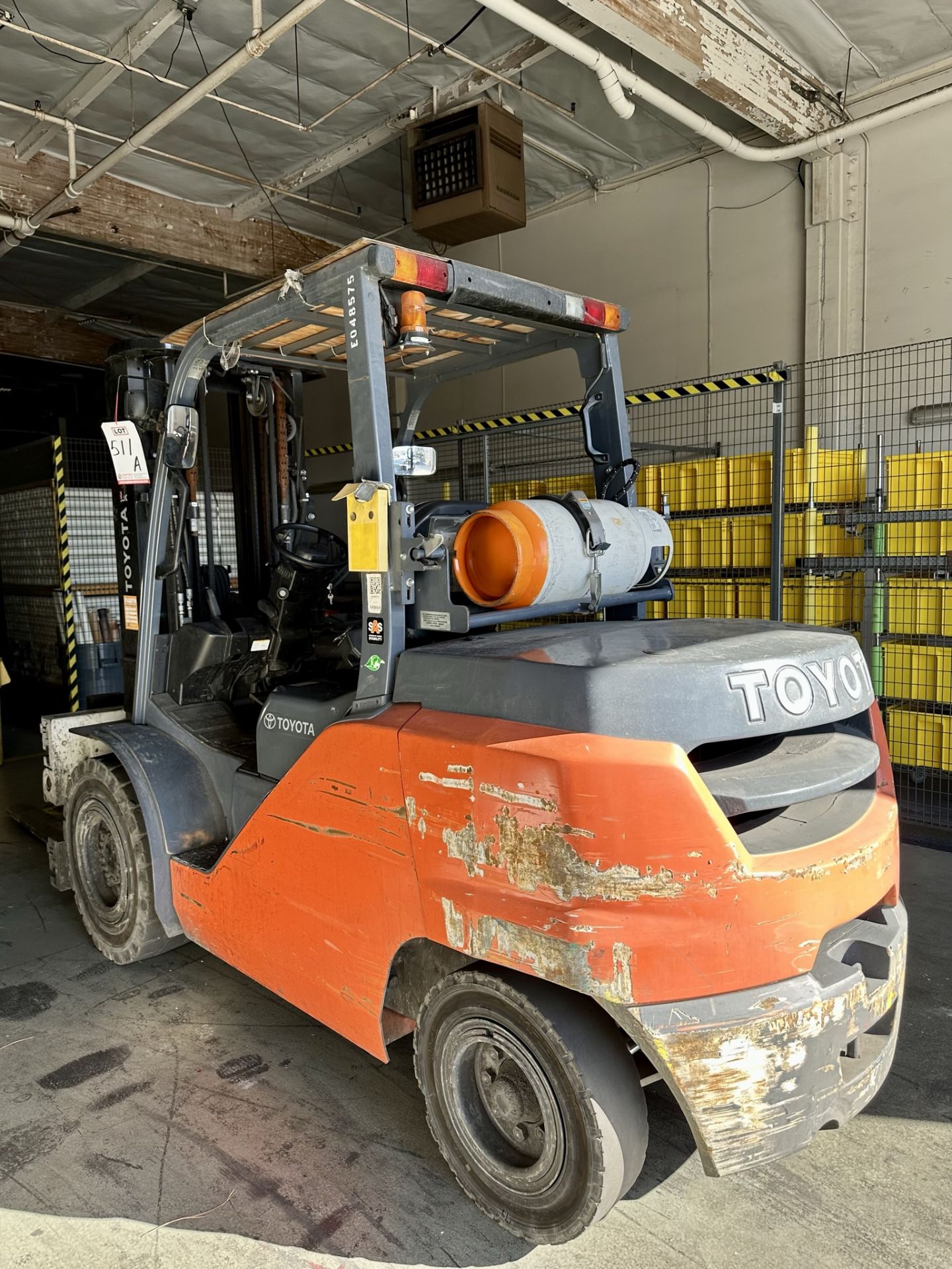 TOYOTA LPG FORKLIFT, MODEL 8FG45U, 10,000 LB CAPACITY, 3-STAGE MAST, 53" FORKS, SIDE SHIFT, LOAD - Image 20 of 23