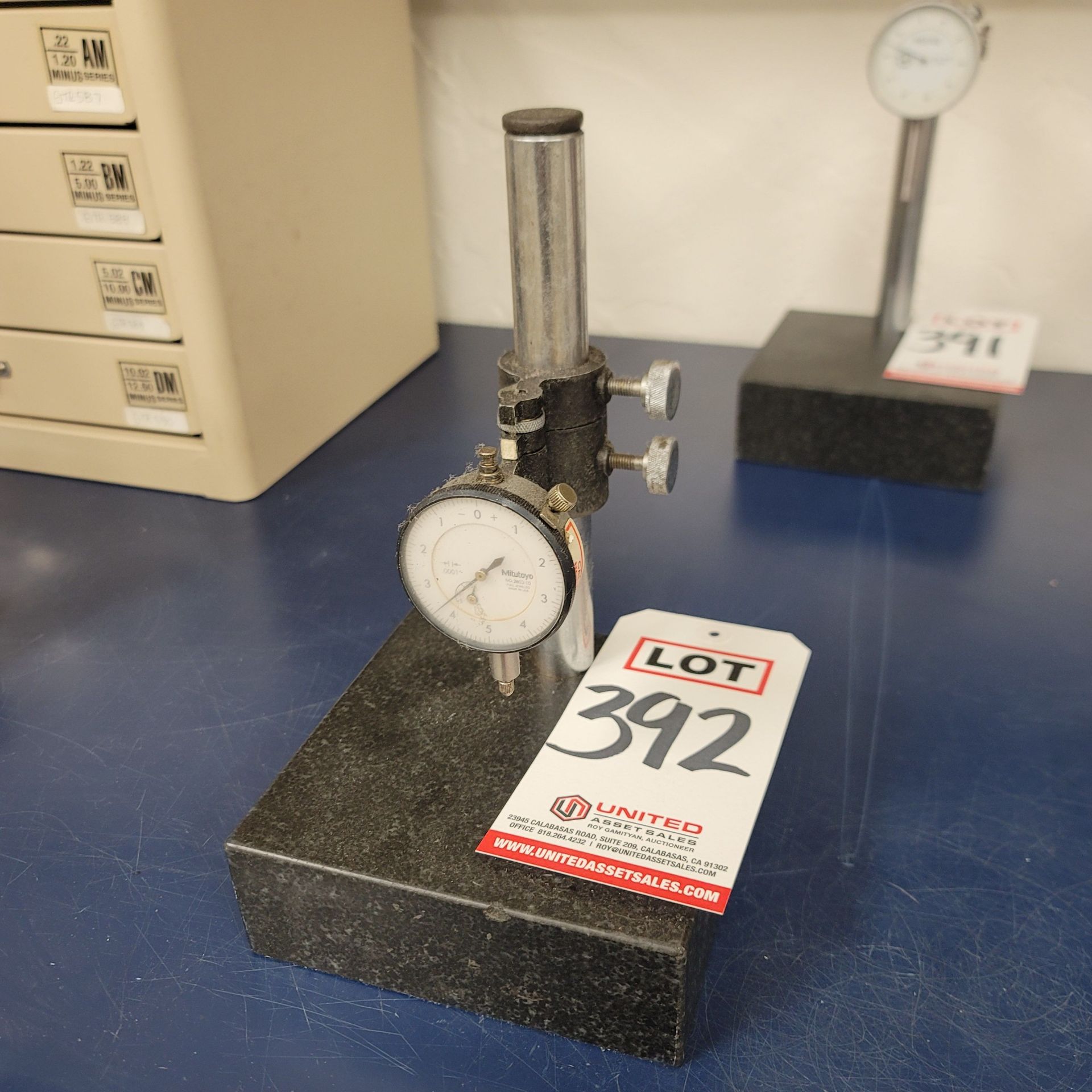 MITUTOYO DIAL INDICATOR W/ STAND, ON GRANITE BASE