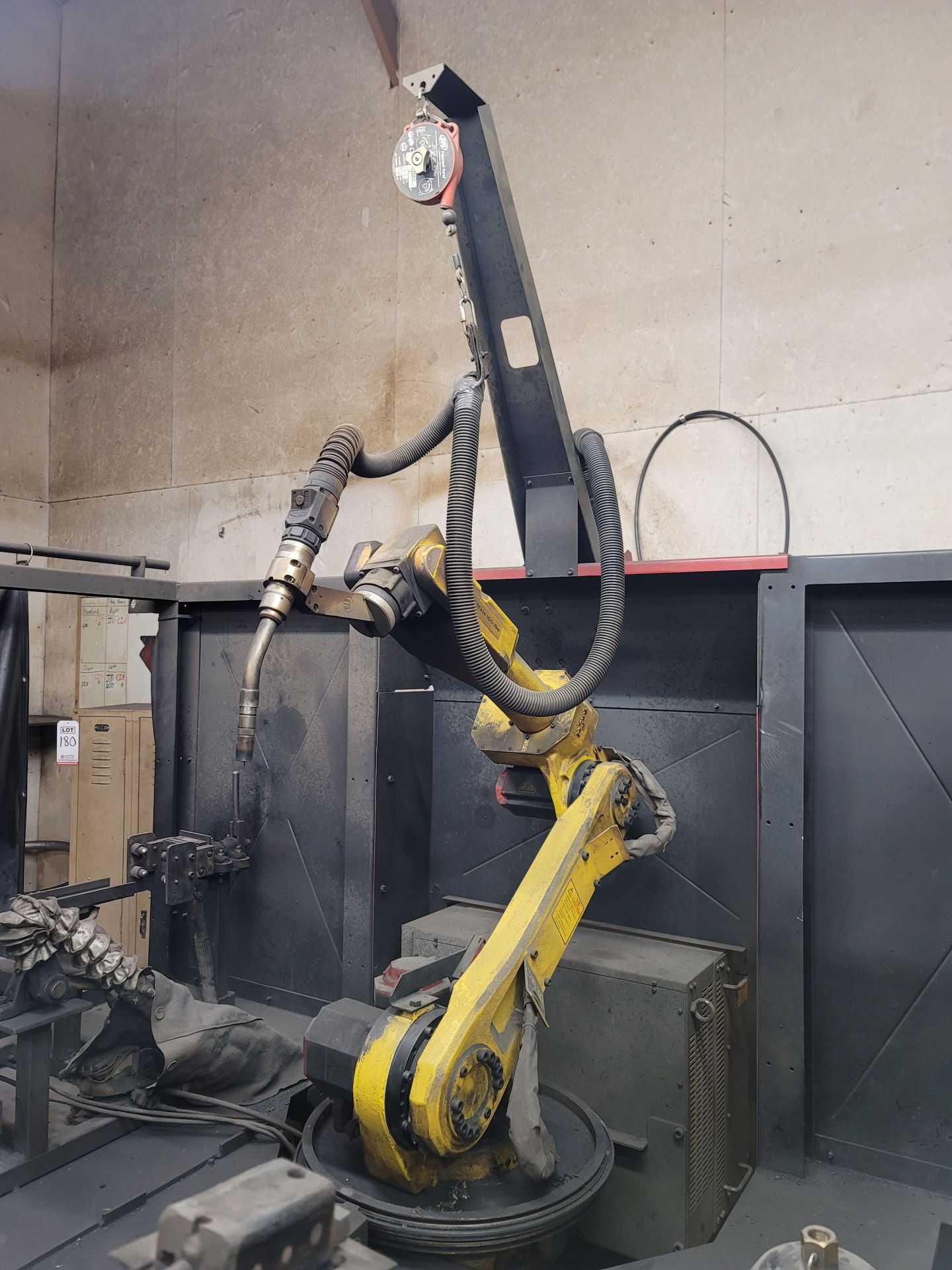 2004 LINCOLN ELECTRIC E-CELL ROBOTIC WELDING SYSTEM, FANUC 6-AXIS ROBOT 100IBE W/ RJ3IB - Image 3 of 13