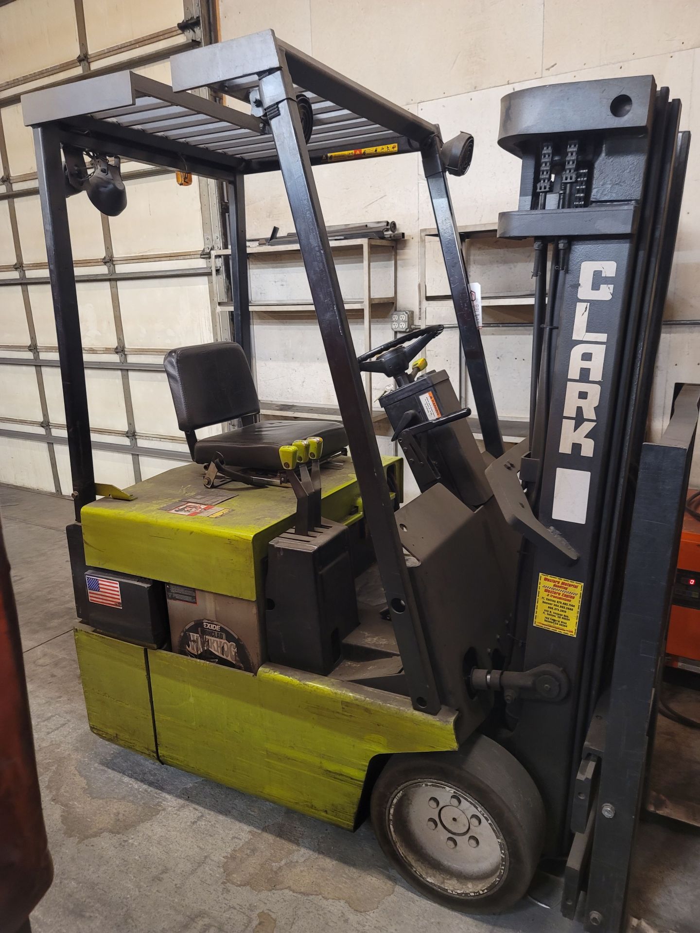 CLARK TM15S ELECTRIC FORKLIFT, 3,000 LB CAPACITY, 3-STAGE MAST, SIDE SHIFT, 188" LIFT HEIGHT, - Image 3 of 8