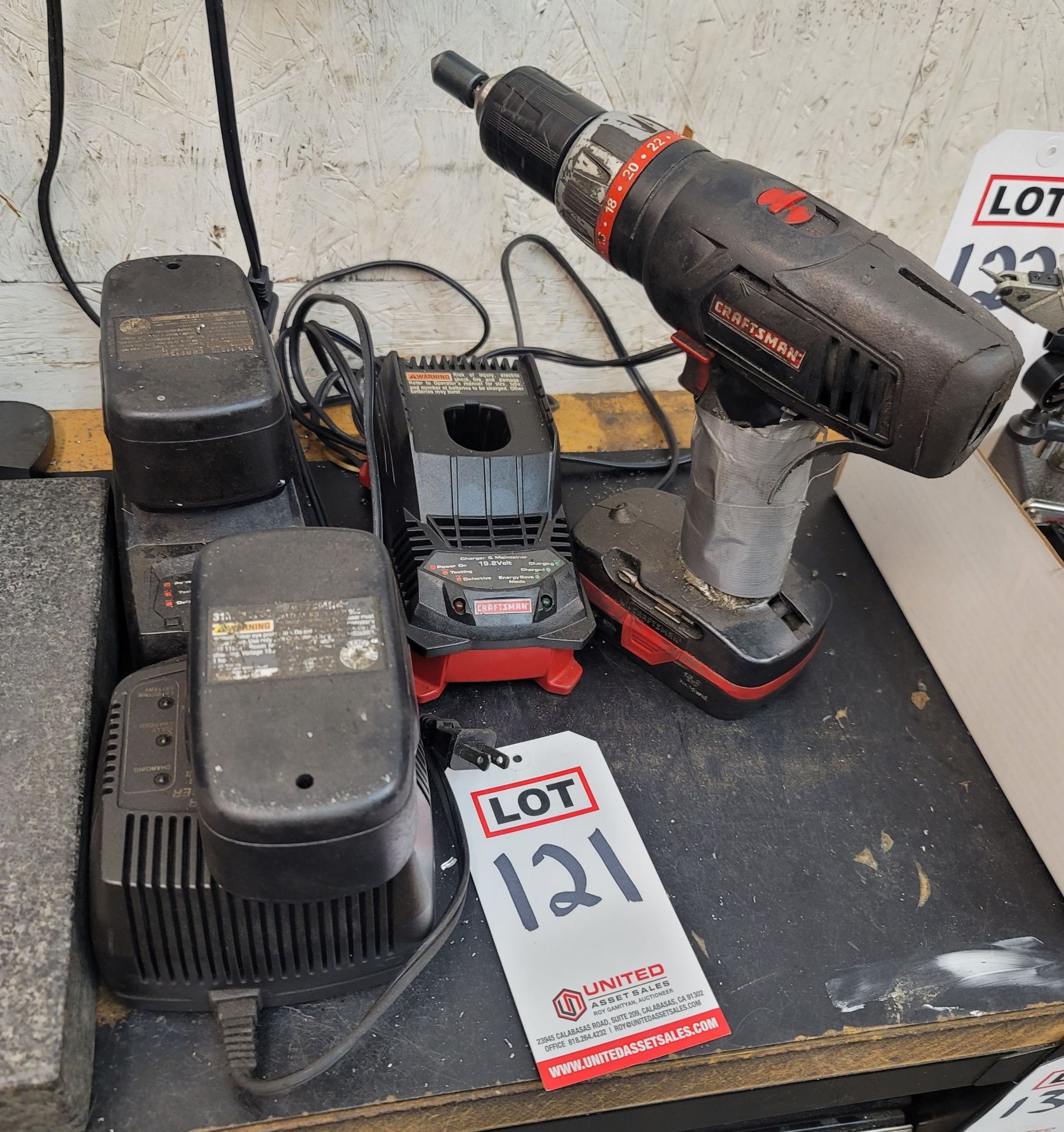 LOT - CRAFTSMAN CORDLESS DRILL, W/ CHARGER AND (3) BATTERIES
