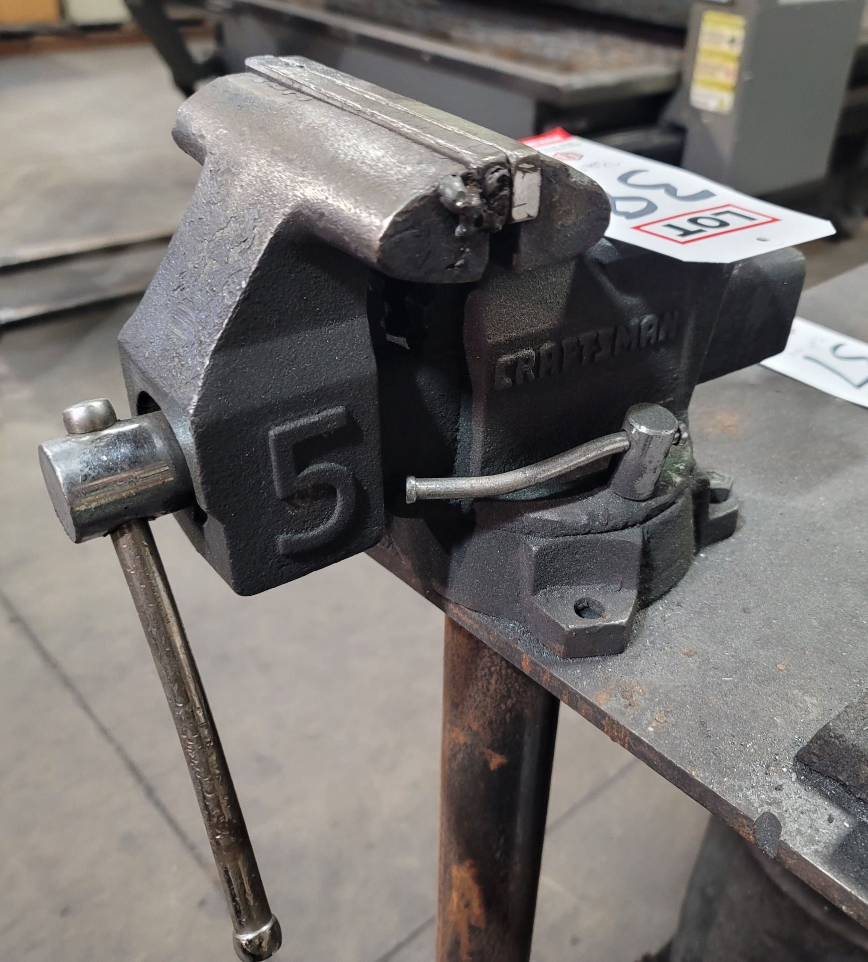 CRAFTSMAN 5-1/2" BENCH VISE