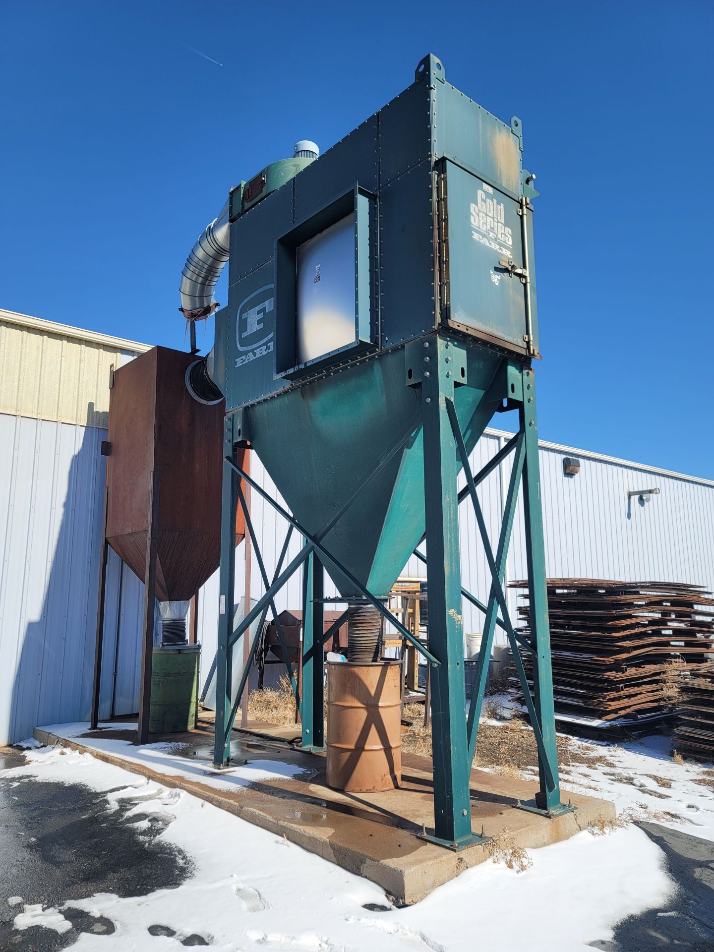 FARR GOLD SERIES INDUSTRIAL DUST COLLECTOR, W/ PRE COLLECTOR UNIT, DIMENSIONS OF LARGE COLLECTOR: 4'