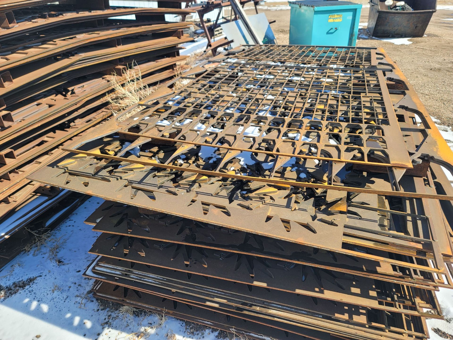 LOT - USEABLE AND SCRAP STEEL, SEE PICTURES - Image 2 of 5