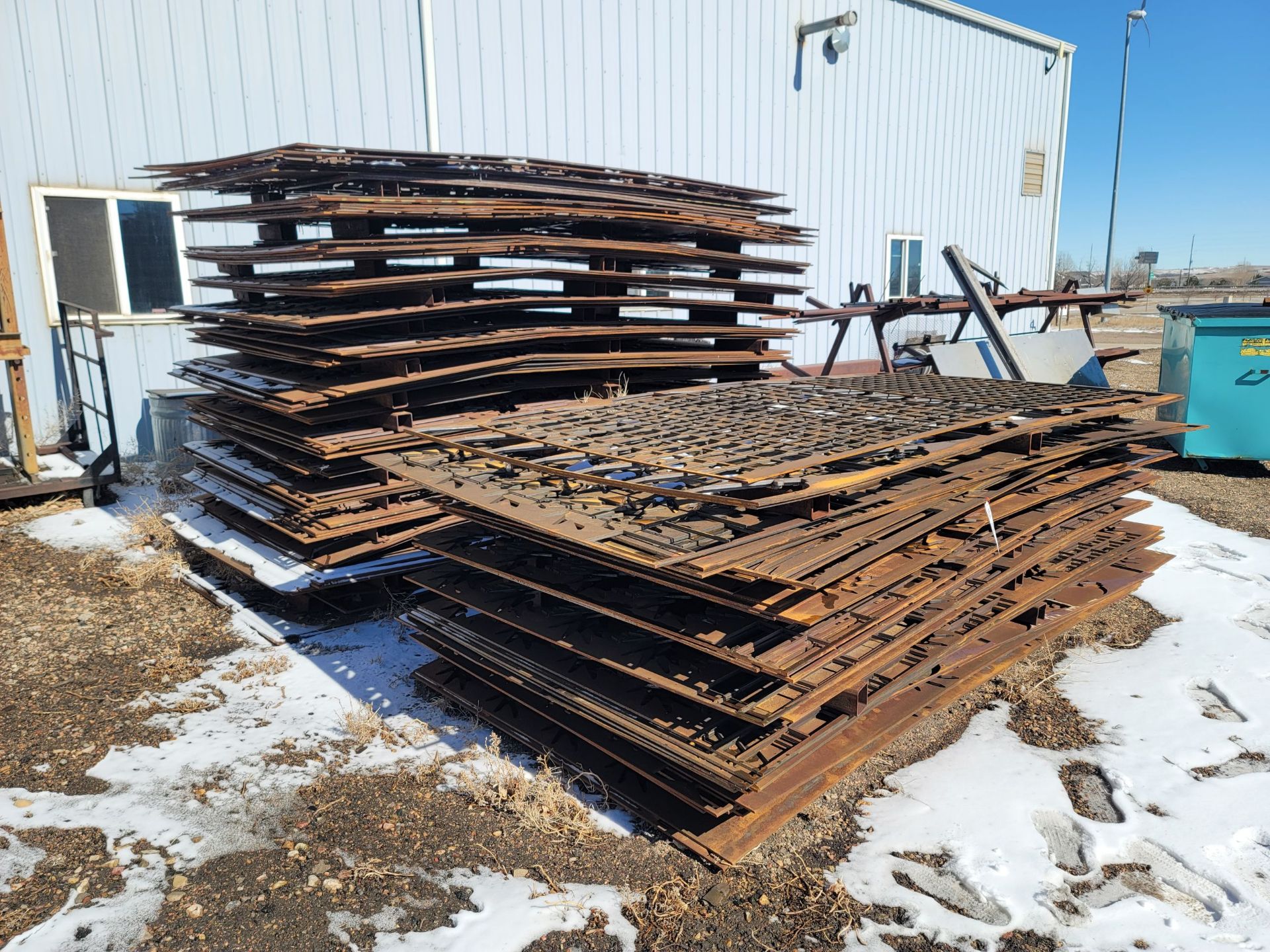 LOT - USEABLE AND SCRAP STEEL, SEE PICTURES