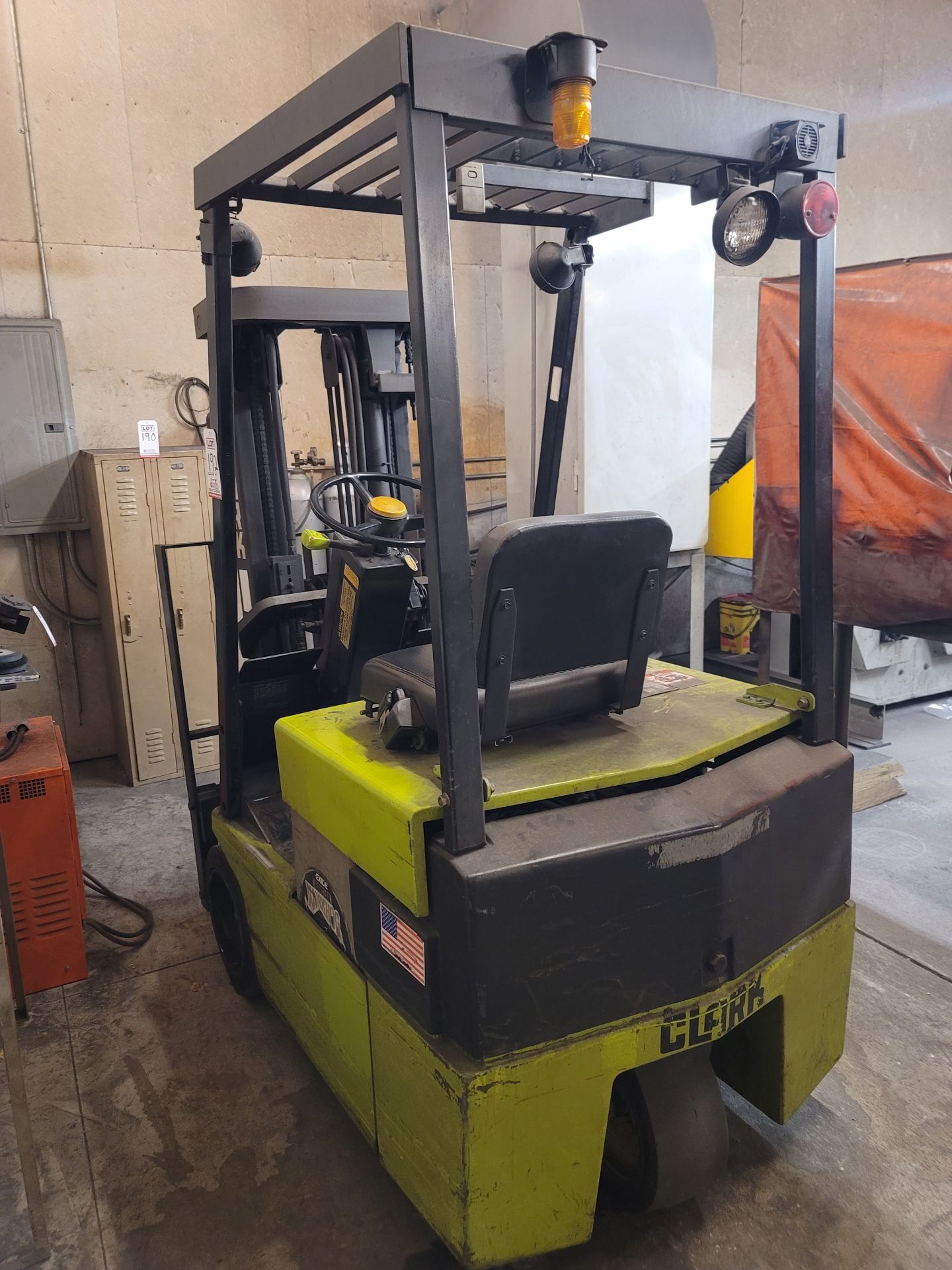 CLARK TM15S ELECTRIC FORKLIFT, 3,000 LB CAPACITY, 3-STAGE MAST, SIDE SHIFT, 188" LIFT HEIGHT, - Image 5 of 8