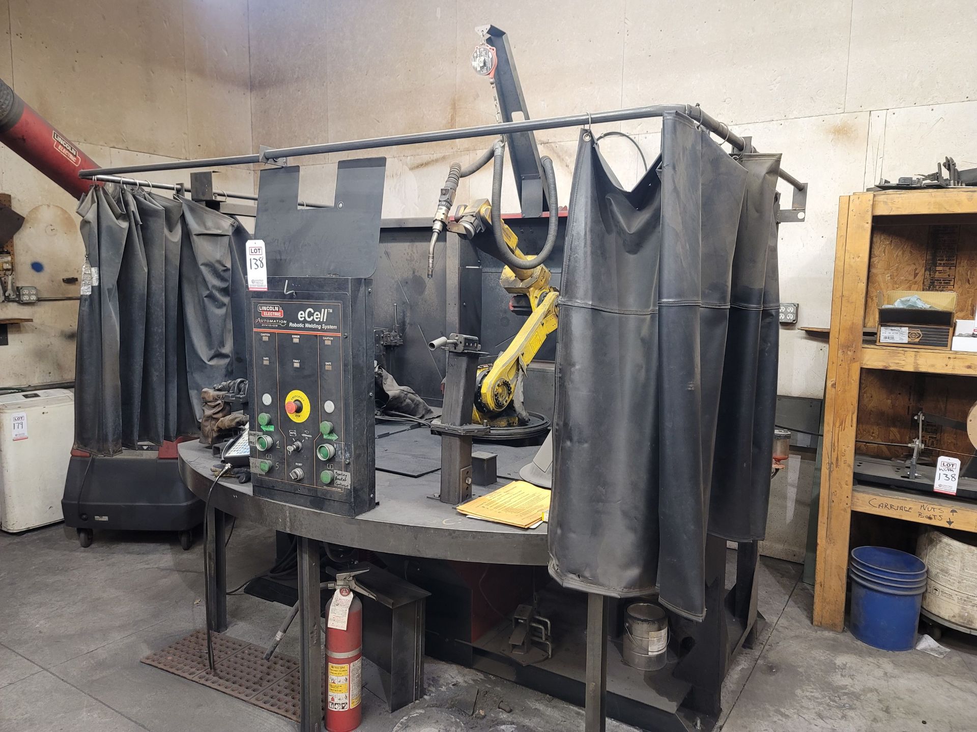 2004 LINCOLN ELECTRIC E-CELL ROBOTIC WELDING SYSTEM, FANUC 6-AXIS ROBOT 100IBE W/ RJ3IB