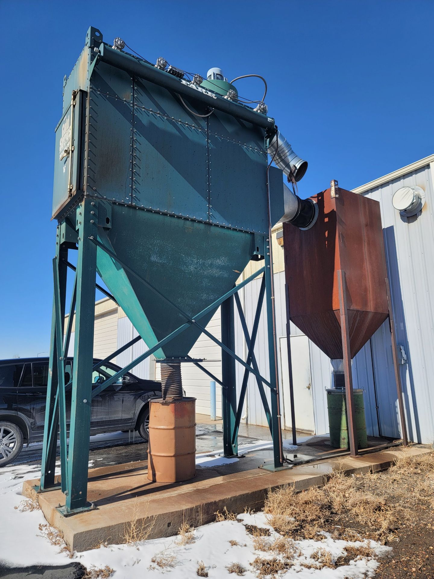 FARR GOLD SERIES INDUSTRIAL DUST COLLECTOR, W/ PRE COLLECTOR UNIT, DIMENSIONS OF LARGE COLLECTOR: 4' - Image 3 of 6