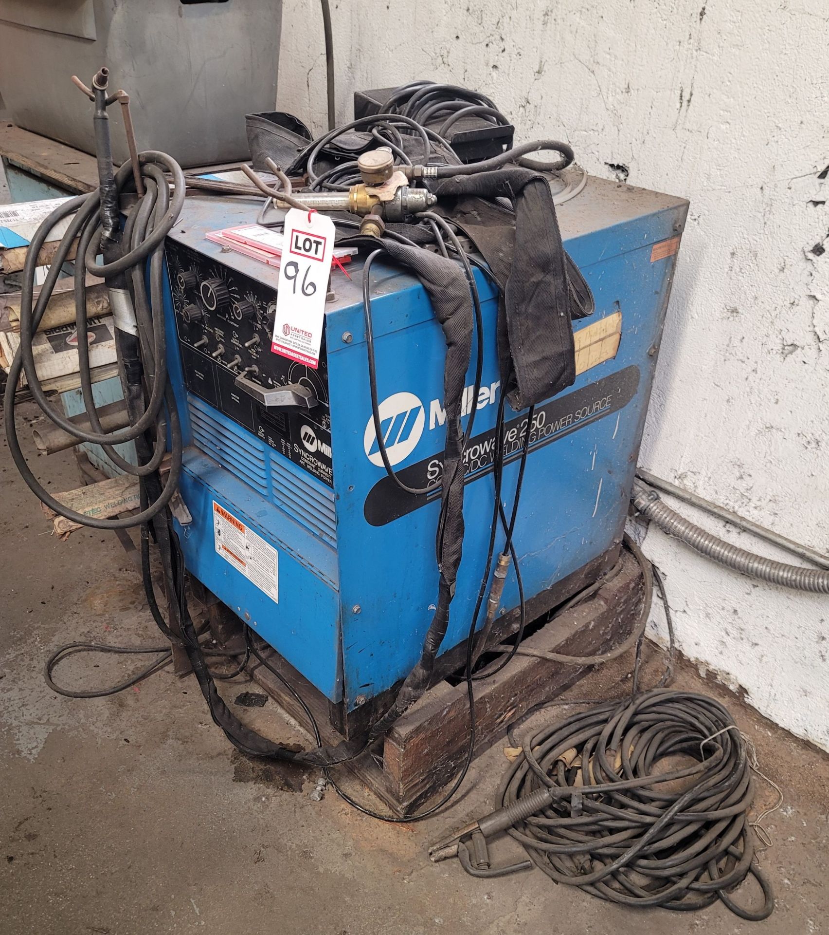 MILLER SYNCROWAVE 250 CONSTANT CURRENT AC/DC ARC WELDING POWER SOURCE, S/N KA913302, W/ GAUGE, - Image 5 of 5