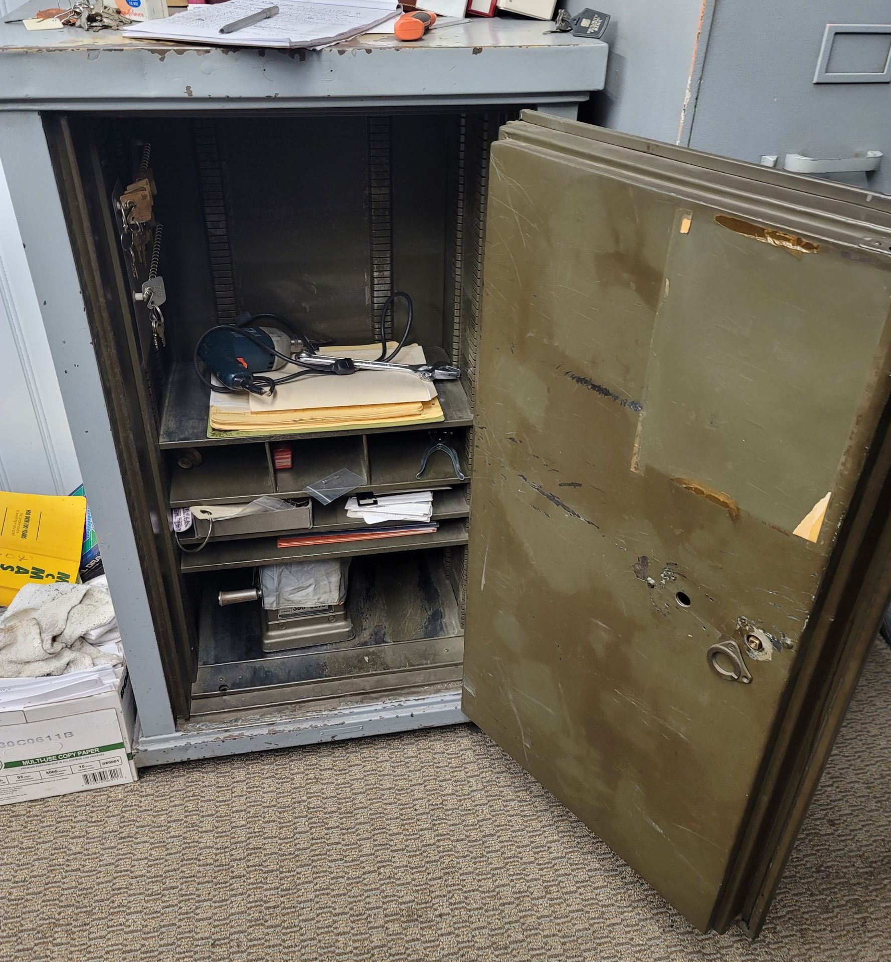 METAL SAFE, 29" X 21" X 48" HT, NO ID TAG - Image 2 of 2