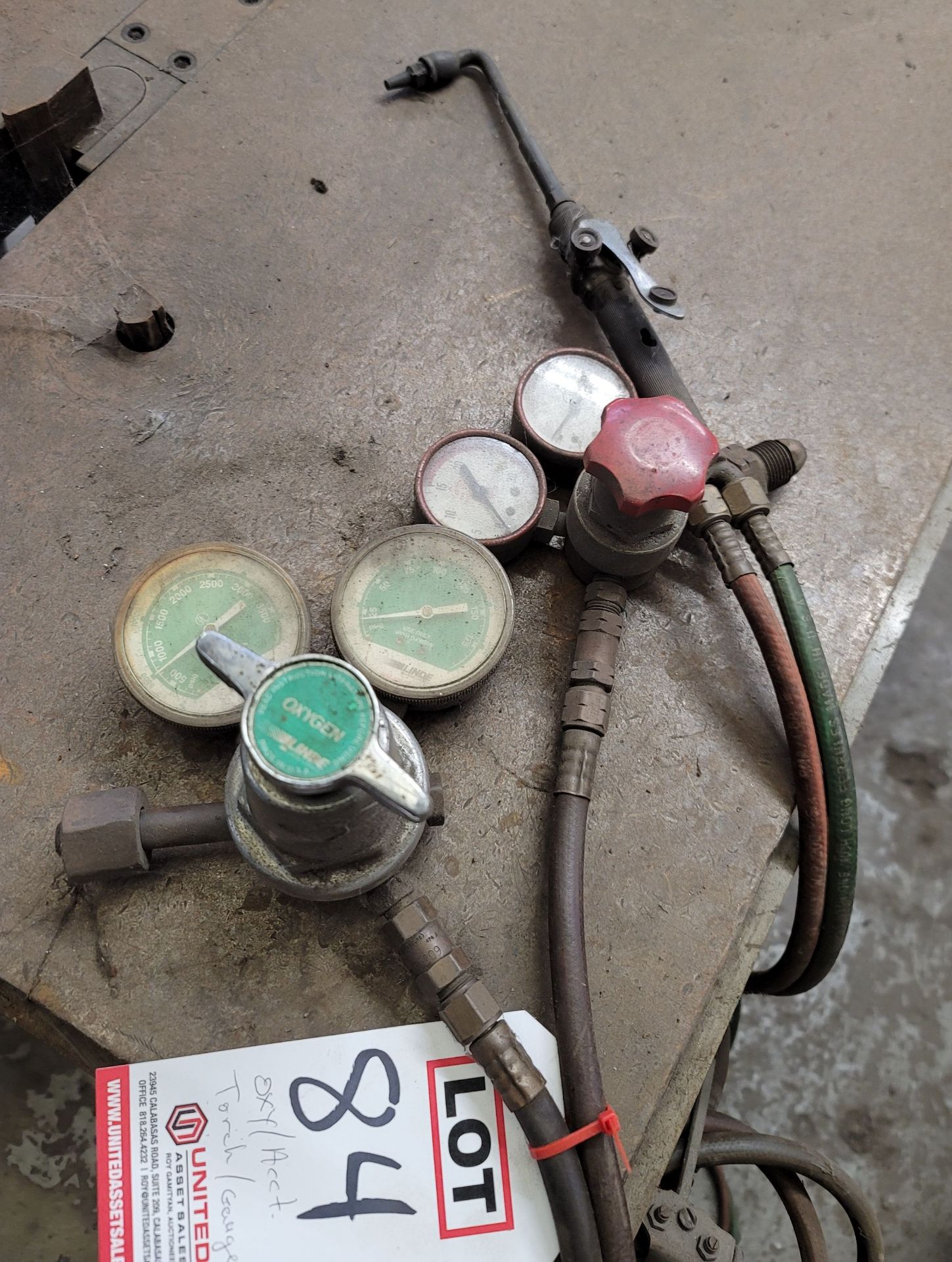 LOT - OXY-ACETYLENE TORCH SET UP: GAUGES, TORCH, HOSES - Image 3 of 3