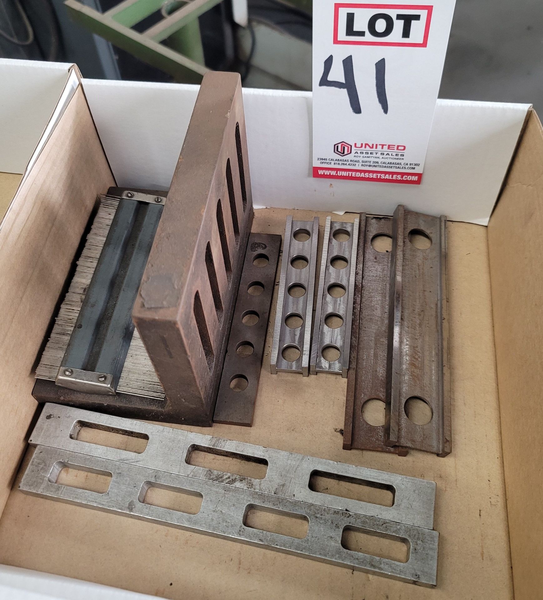 LOT - ANGLE PLATE AND PARALLELS