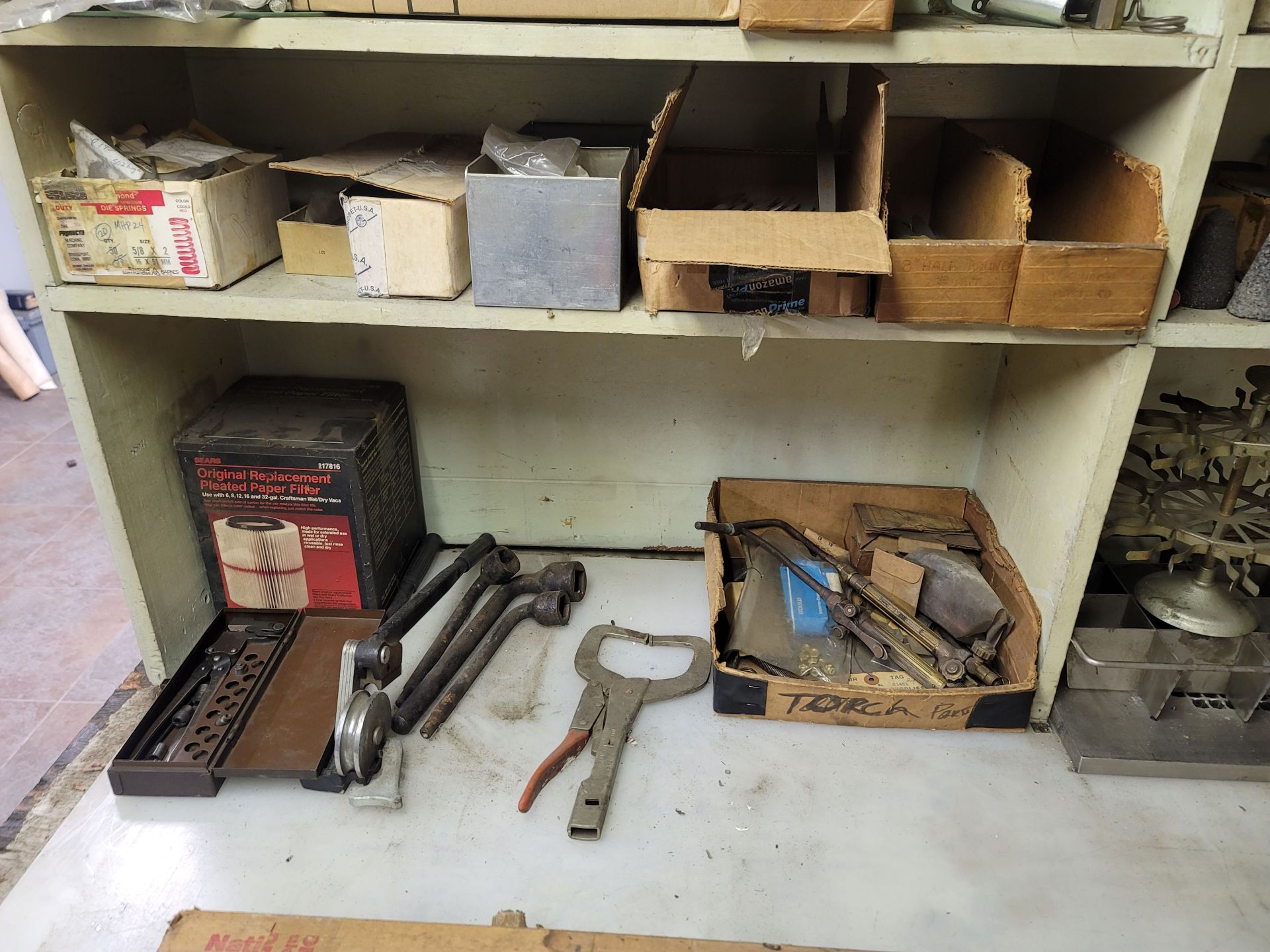 LOT - CONTENTS OF SHELF: WELDING SUPPLIES, SPEED CHUCKS, FILES, HAND TOOLS - Image 5 of 6