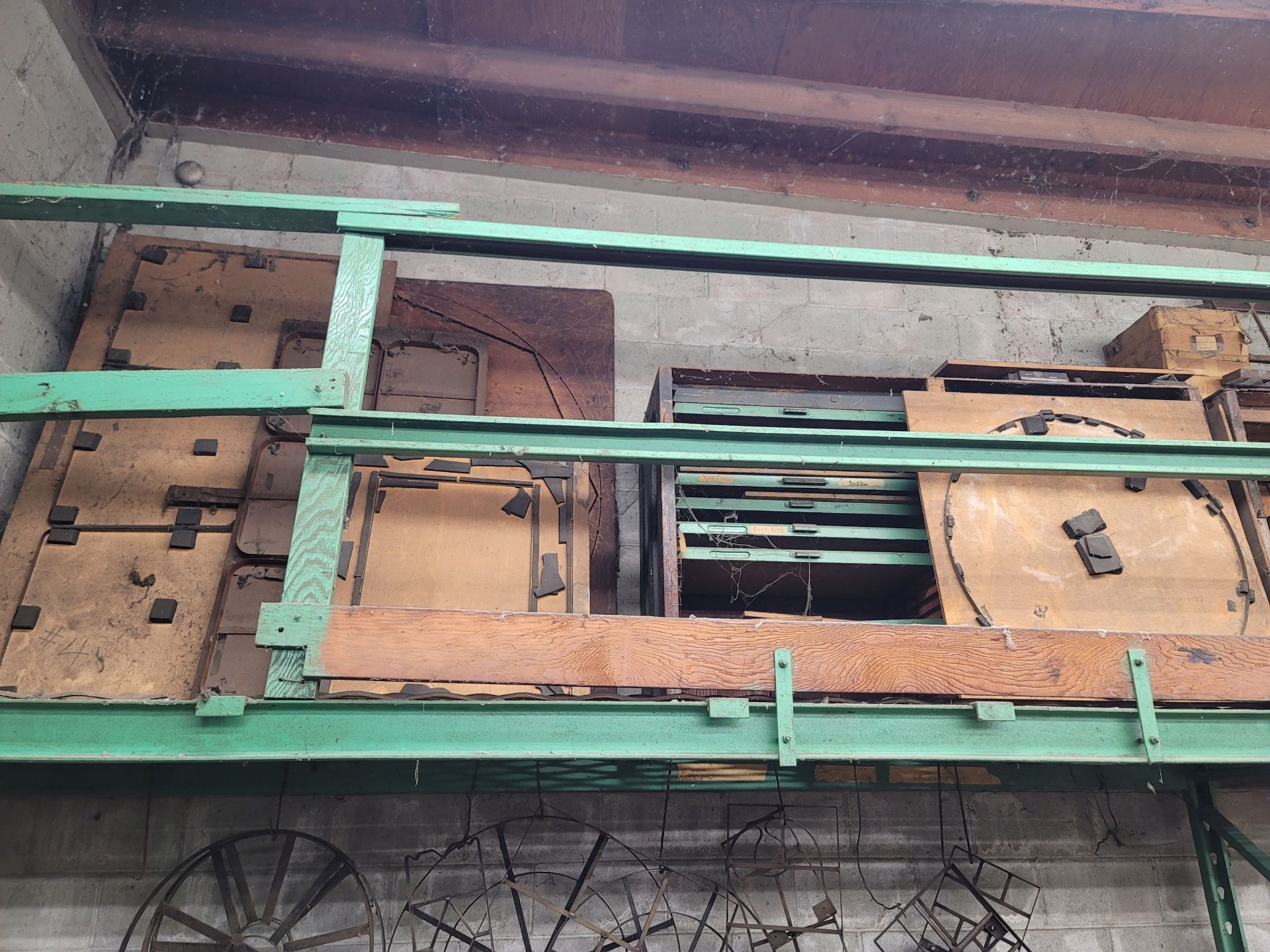 LOT - CONTENTS ONLY OF UPPER AND LOWER SECTIONS OF PALLET RACK/WALKWAY, SEE PICTURES - Image 6 of 9