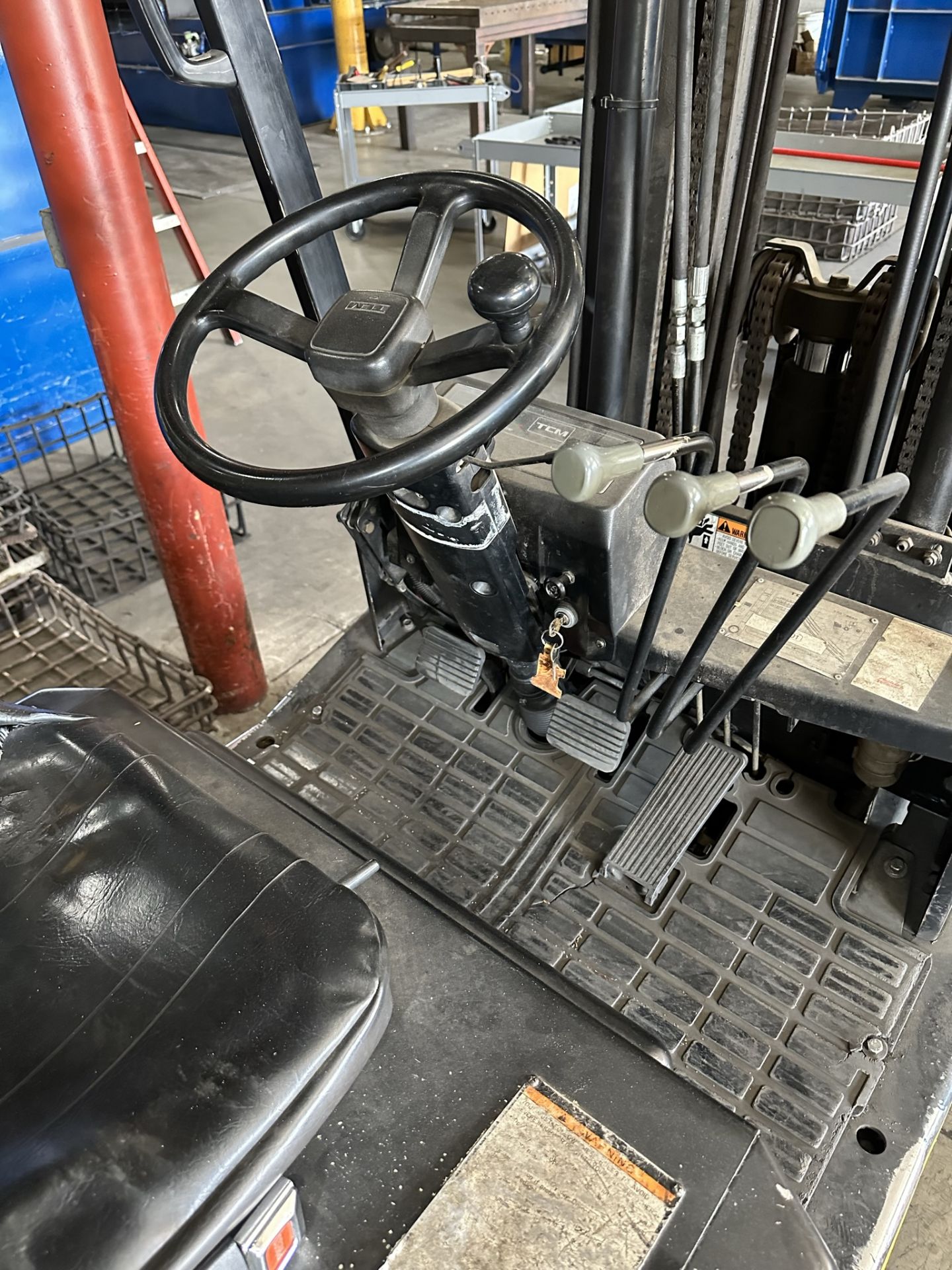 TCM LPG FORKLIFT, 4,600 LB CAPACITY, MODEL FCG25T7T, 3-STAGE MAST, SOLID TIRES, 52" FORKS, 09869 - Image 4 of 15