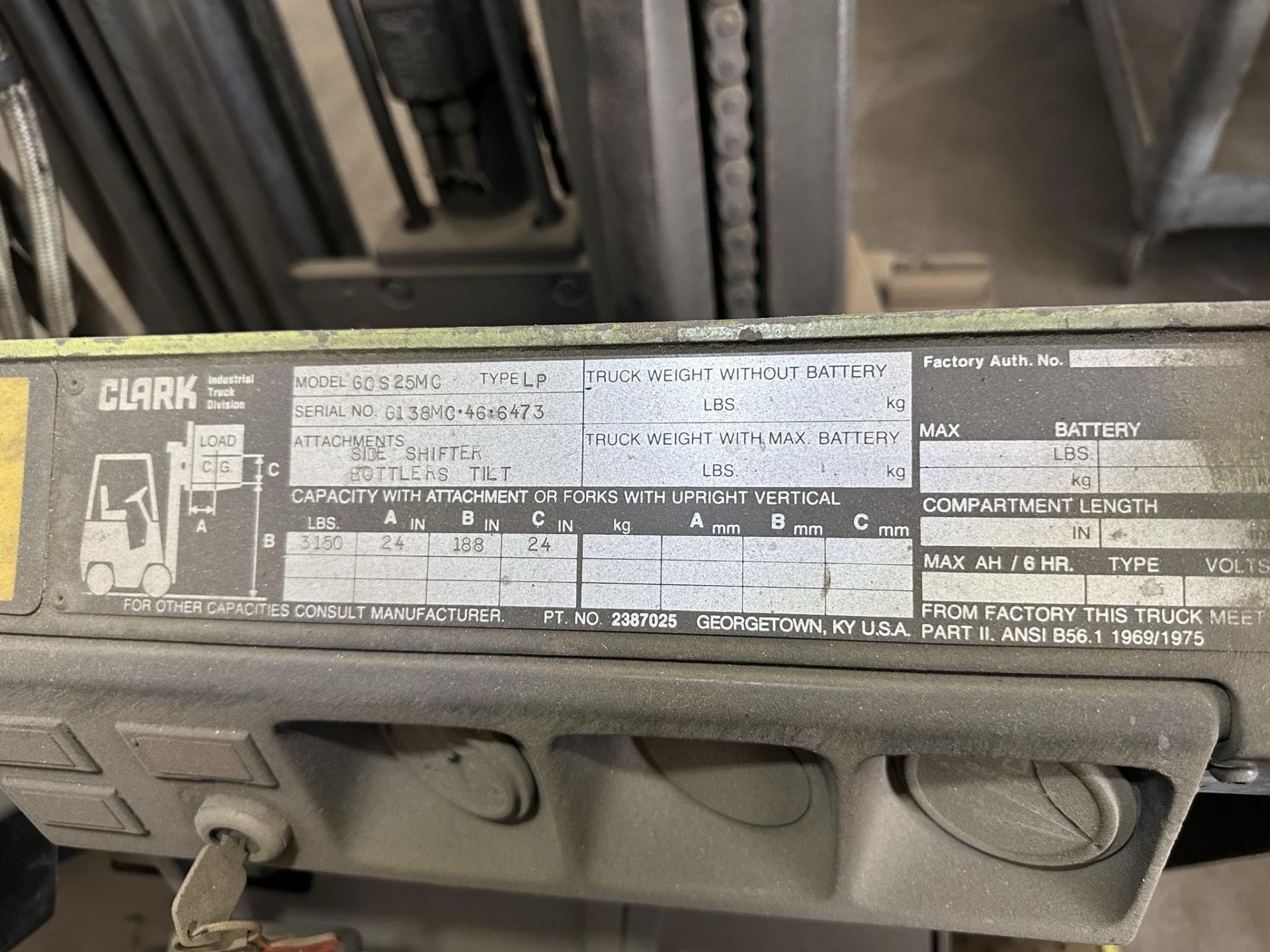CLARK LPG FORKLIFT, 3,150 LB CAPACITY, MODEL GCS25MC, 3-STAGE MAST, SIDE SHIFT, SOLID TIRES, 42" - Image 6 of 7